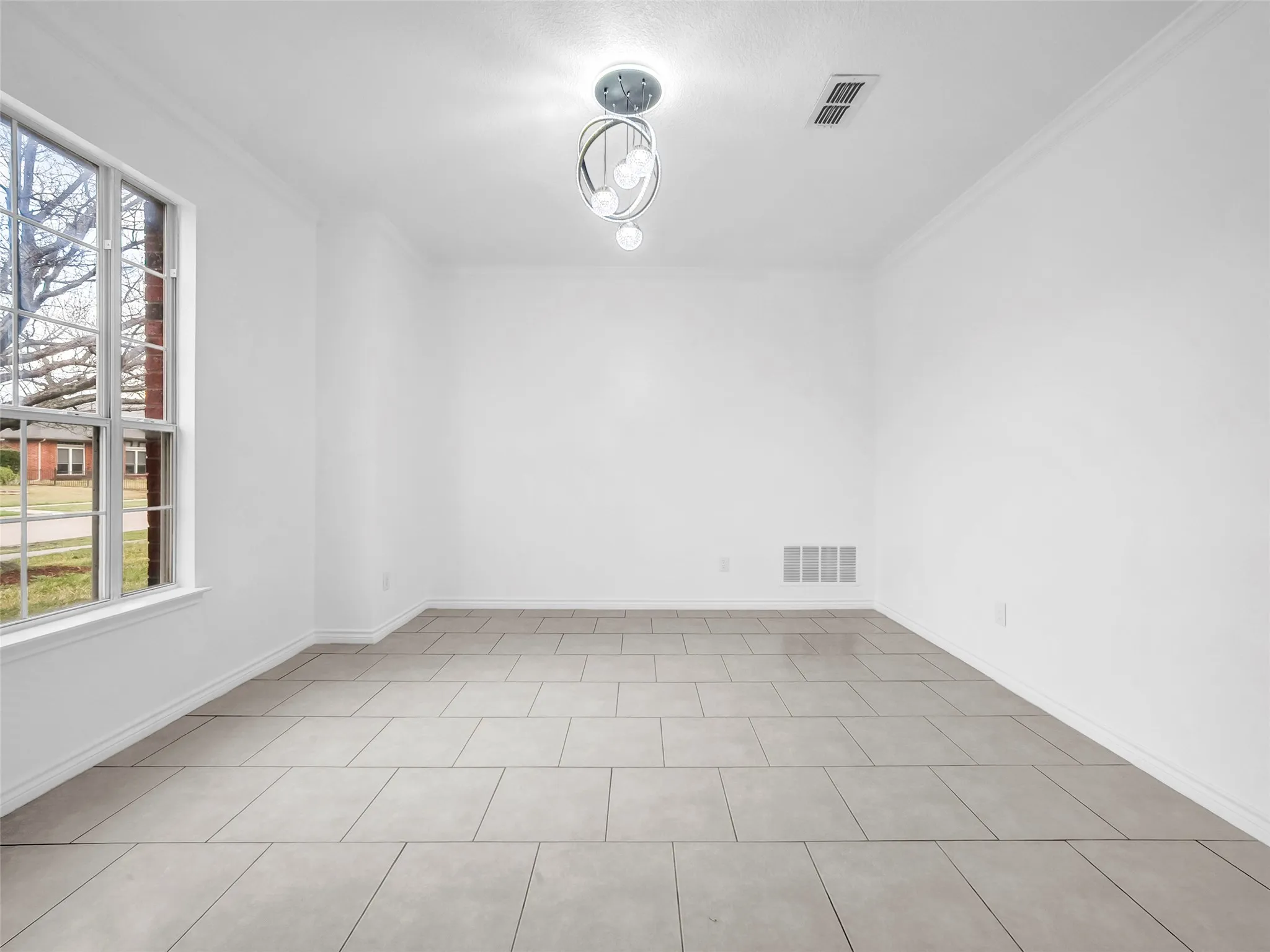 Single Family Residence For Sale in Tarrant County , 2913 Spartacus Drive, Grand Prairie, Texas 75052, 4 Bedroom, 3 Bathroom, 2 Garage spaces, 2,949 Sqft, built in 1993, mls#21380872, Real Estate Agent in Grand Prairie, Homes For Sale in Tarrant county, Homes For Sale in Grand Prairie, Realtor in Grand Prairie Texas, Real Estate Brokerage Independent Realty Texas, Luminita Cordes Realtor