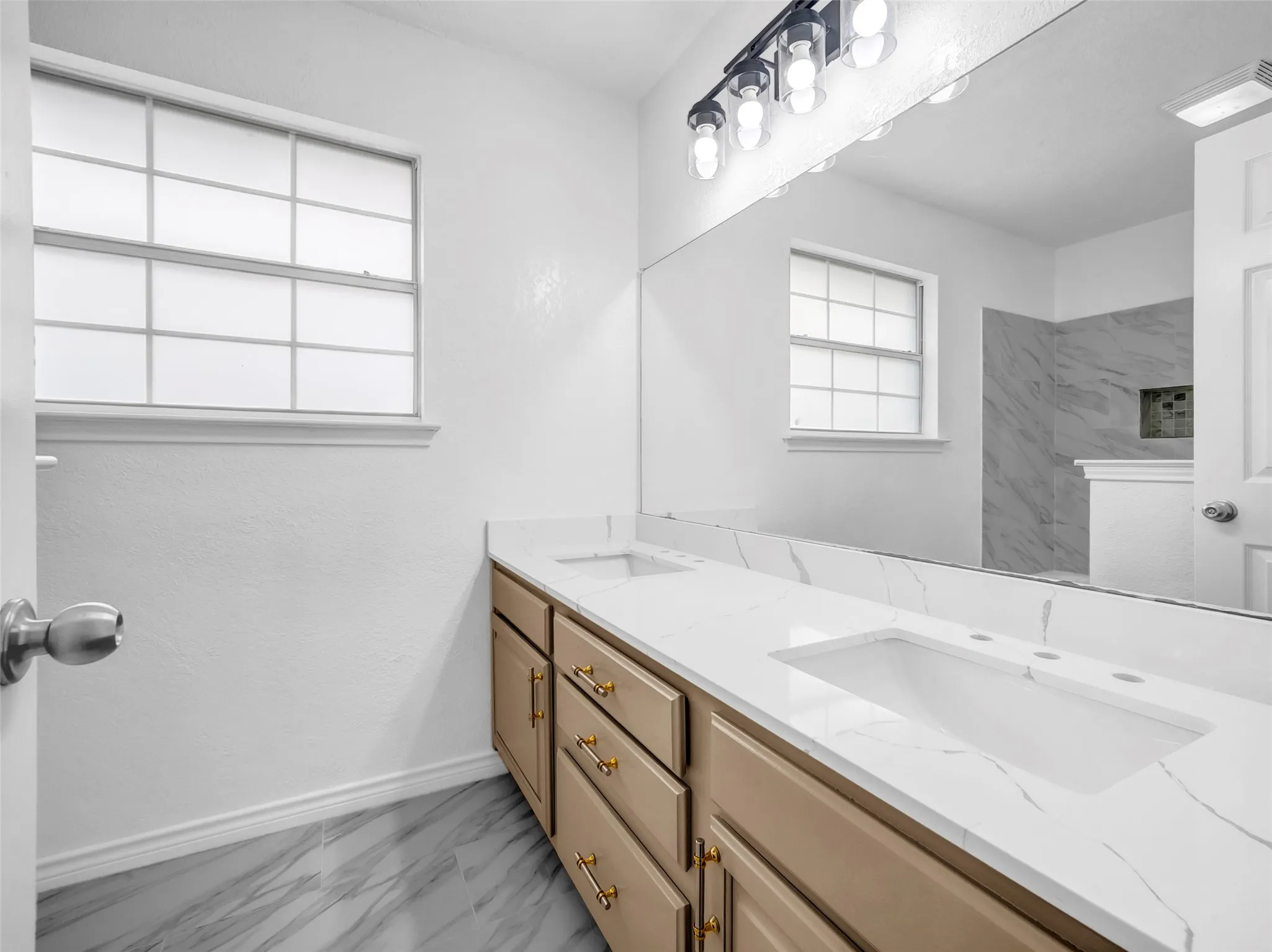Single Family Residence For Sale in Tarrant County , 2913 Spartacus Drive, Grand Prairie, Texas 75052, 4 Bedroom, 3 Bathroom, 2 Garage spaces, 2,949 Sqft, built in 1993, mls#21380872, Real Estate Agent in Grand Prairie, Homes For Sale in Tarrant county, Homes For Sale in Grand Prairie, Realtor in Grand Prairie Texas, Real Estate Brokerage Independent Realty Texas, Luminita Cordes Realtor
