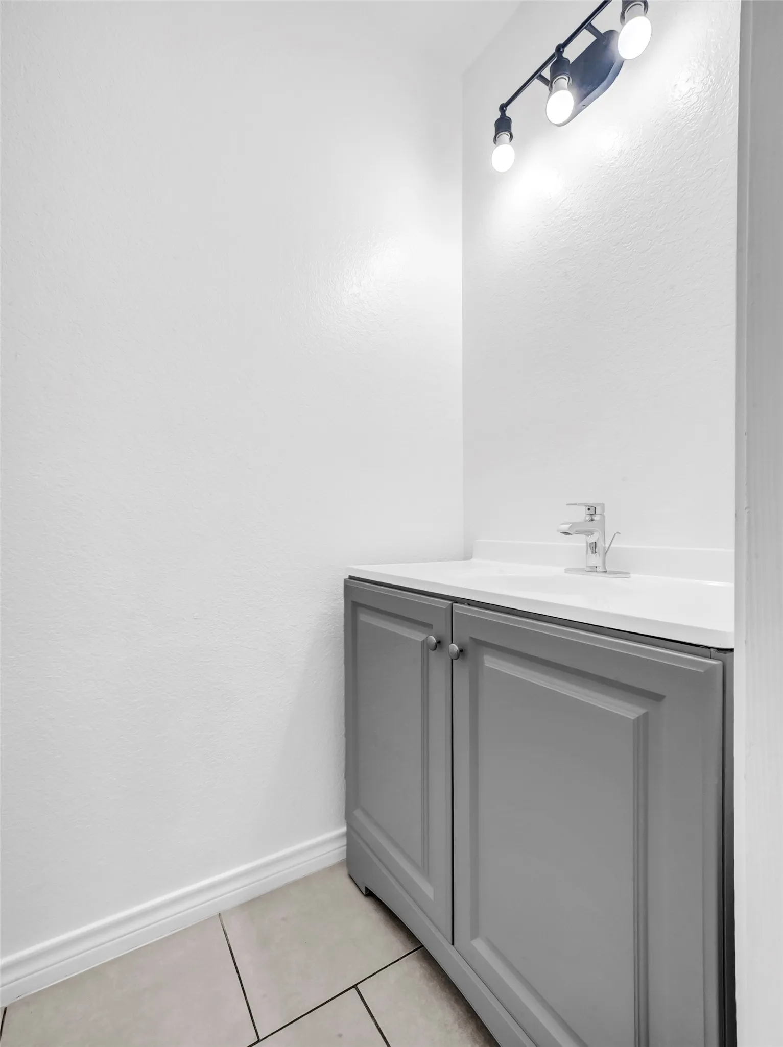 Single Family Residence For Sale in Tarrant County , 2913 Spartacus Drive, Grand Prairie, Texas 75052, 4 Bedroom, 3 Bathroom, 2 Garage spaces, 2,949 Sqft, built in 1993, mls#21380872, Real Estate Agent in Grand Prairie, Homes For Sale in Tarrant county, Homes For Sale in Grand Prairie, Realtor in Grand Prairie Texas, Real Estate Brokerage Independent Realty Texas, Luminita Cordes Realtor
