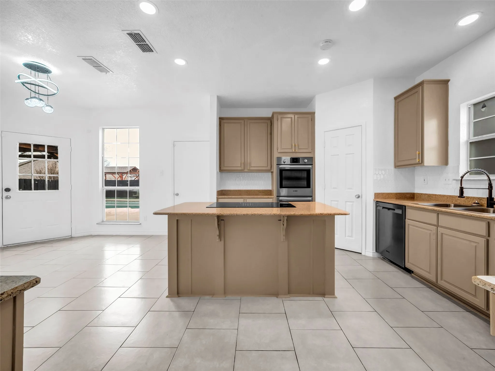 Single Family Residence For Sale in Tarrant County , 2913 Spartacus Drive, Grand Prairie, Texas 75052, 4 Bedroom, 3 Bathroom, 2 Garage spaces, 2,949 Sqft, built in 1993, mls#21380872, Real Estate Agent in Grand Prairie, Homes For Sale in Tarrant county, Homes For Sale in Grand Prairie, Realtor in Grand Prairie Texas, Real Estate Brokerage Independent Realty Texas, Luminita Cordes Realtor