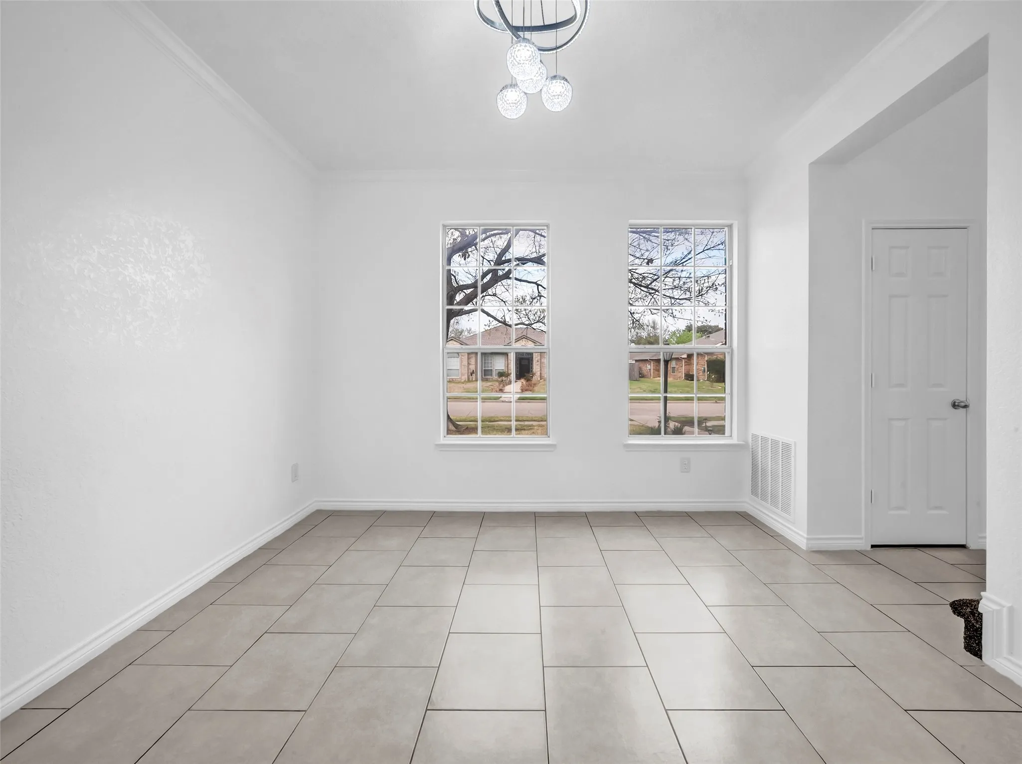 Single Family Residence For Sale in Tarrant County , 2913 Spartacus Drive, Grand Prairie, Texas 75052, 4 Bedroom, 3 Bathroom, 2 Garage spaces, 2,949 Sqft, built in 1993, mls#21380872, Real Estate Agent in Grand Prairie, Homes For Sale in Tarrant county, Homes For Sale in Grand Prairie, Realtor in Grand Prairie Texas, Real Estate Brokerage Independent Realty Texas, Luminita Cordes Realtor