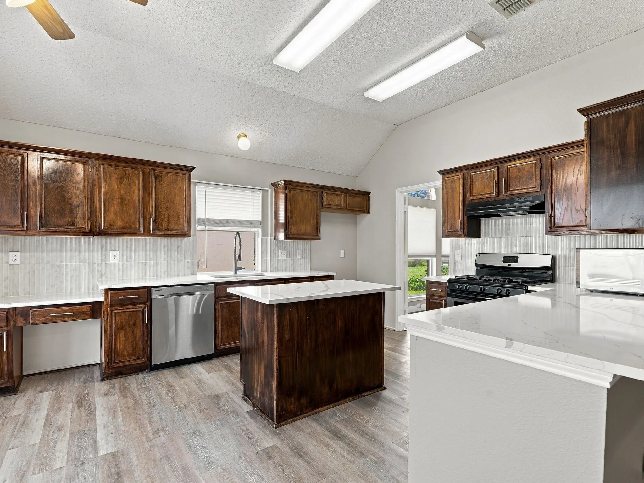 Single Family Residence For Rent in Collin County , 8201 Pacific Street, Frisco, Texas 75035, 4 Bedroom, 2 Bathroom, 2 Garage spaces, 2,112 Sqft, built in 1993, mls#21380941, Real Estate Agent in Frisco, Homes For Rent in Collin county, Homes For Rent in Frisco, Realtor in Frisco Texas, Real Estate Brokerage Independent Realty Texas, Luminita Cordes Realtor