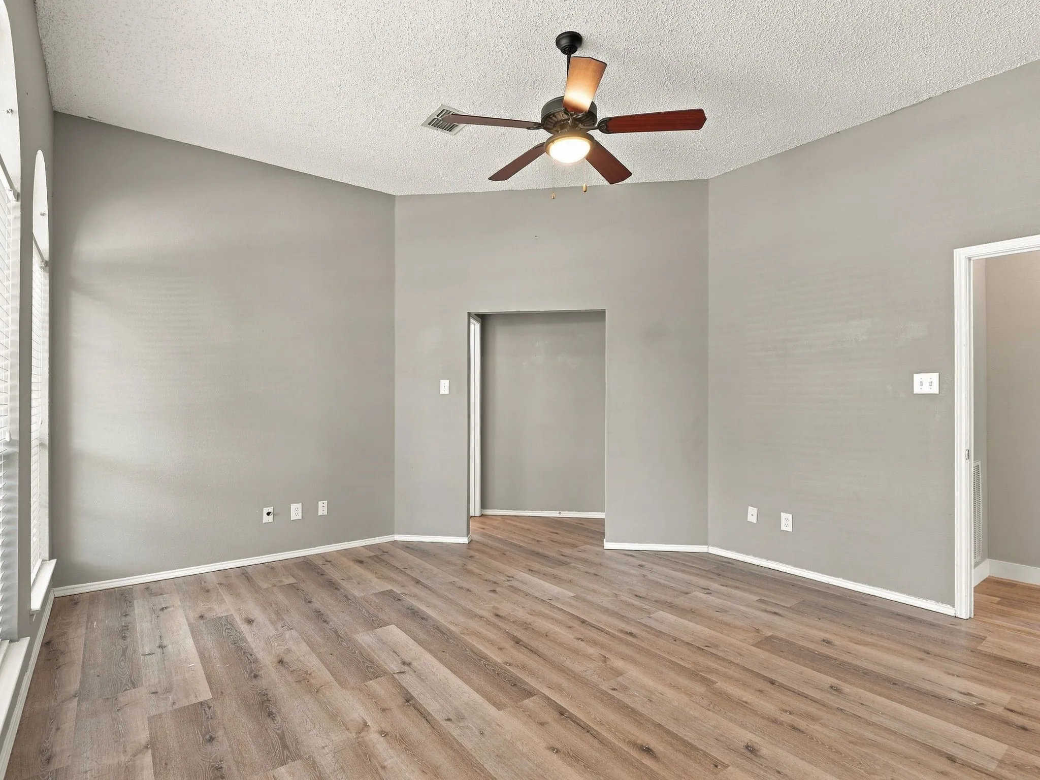Single Family Residence For Rent in Collin County , 8201 Pacific Street, Frisco, Texas 75035, 4 Bedroom, 2 Bathroom, 2 Garage spaces, 2,112 Sqft, built in 1993, mls#21380941, Real Estate Agent in Frisco, Homes For Rent in Collin county, Homes For Rent in Frisco, Realtor in Frisco Texas, Real Estate Brokerage Independent Realty Texas, Luminita Cordes Realtor