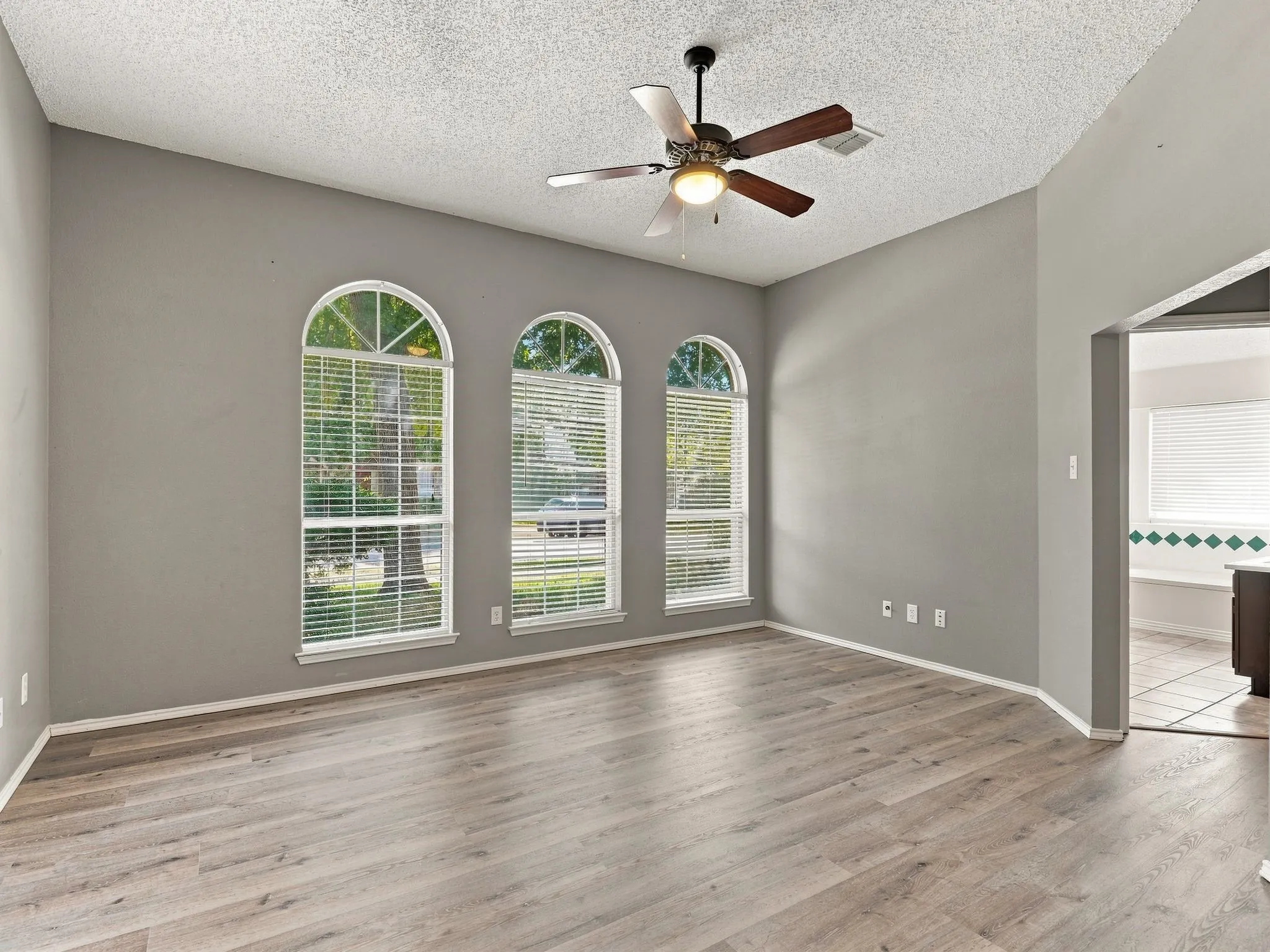 Single Family Residence For Rent in Collin County , 8201 Pacific Street, Frisco, Texas 75035, 4 Bedroom, 2 Bathroom, 2 Garage spaces, 2,112 Sqft, built in 1993, mls#21380941, Real Estate Agent in Frisco, Homes For Rent in Collin county, Homes For Rent in Frisco, Realtor in Frisco Texas, Real Estate Brokerage Independent Realty Texas, Luminita Cordes Realtor