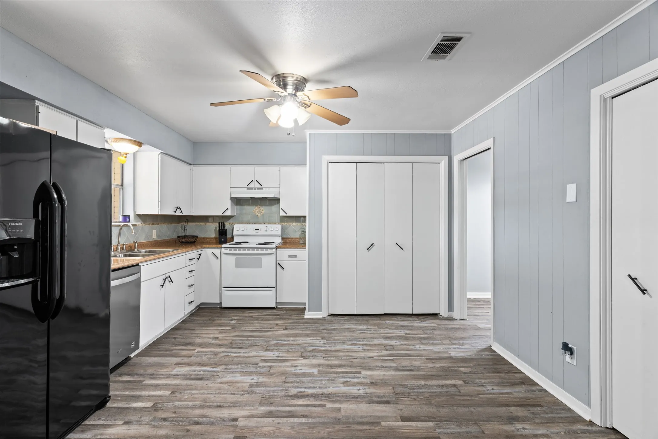 Duplex For Rent in Tarrant County , 4806 Inverness, Fort Worth, Texas 76132, 3 Bedroom, 2 Bathroom, Garage spaces, 1,524 Sqft, built in 1967, mls#21380960, Real Estate Agent in Fort Worth, Homes For Rent in Tarrant county, Homes For Rent in Fort Worth, Realtor in Fort Worth Texas, Real Estate Brokerage Independent Realty Texas, Luminita Cordes Realtor