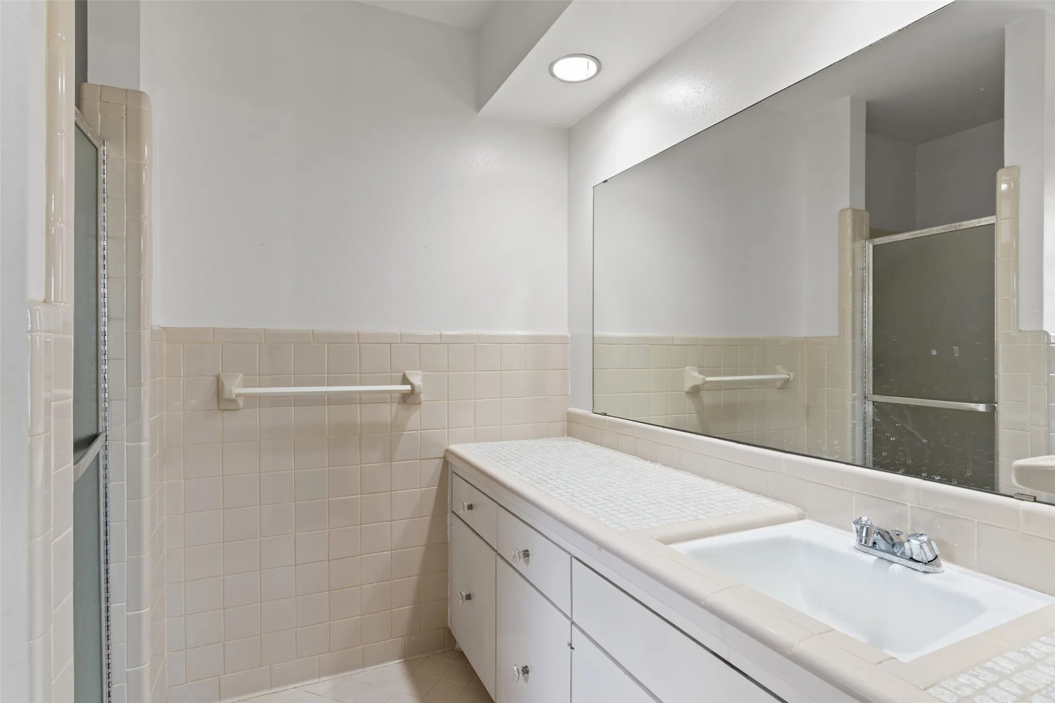 Duplex For Rent in Tarrant County , 4806 Inverness, Fort Worth, Texas 76132, 3 Bedroom, 2 Bathroom, Garage spaces, 1,524 Sqft, built in 1967, mls#21380960, Real Estate Agent in Fort Worth, Homes For Rent in Tarrant county, Homes For Rent in Fort Worth, Realtor in Fort Worth Texas, Real Estate Brokerage Independent Realty Texas, Luminita Cordes Realtor