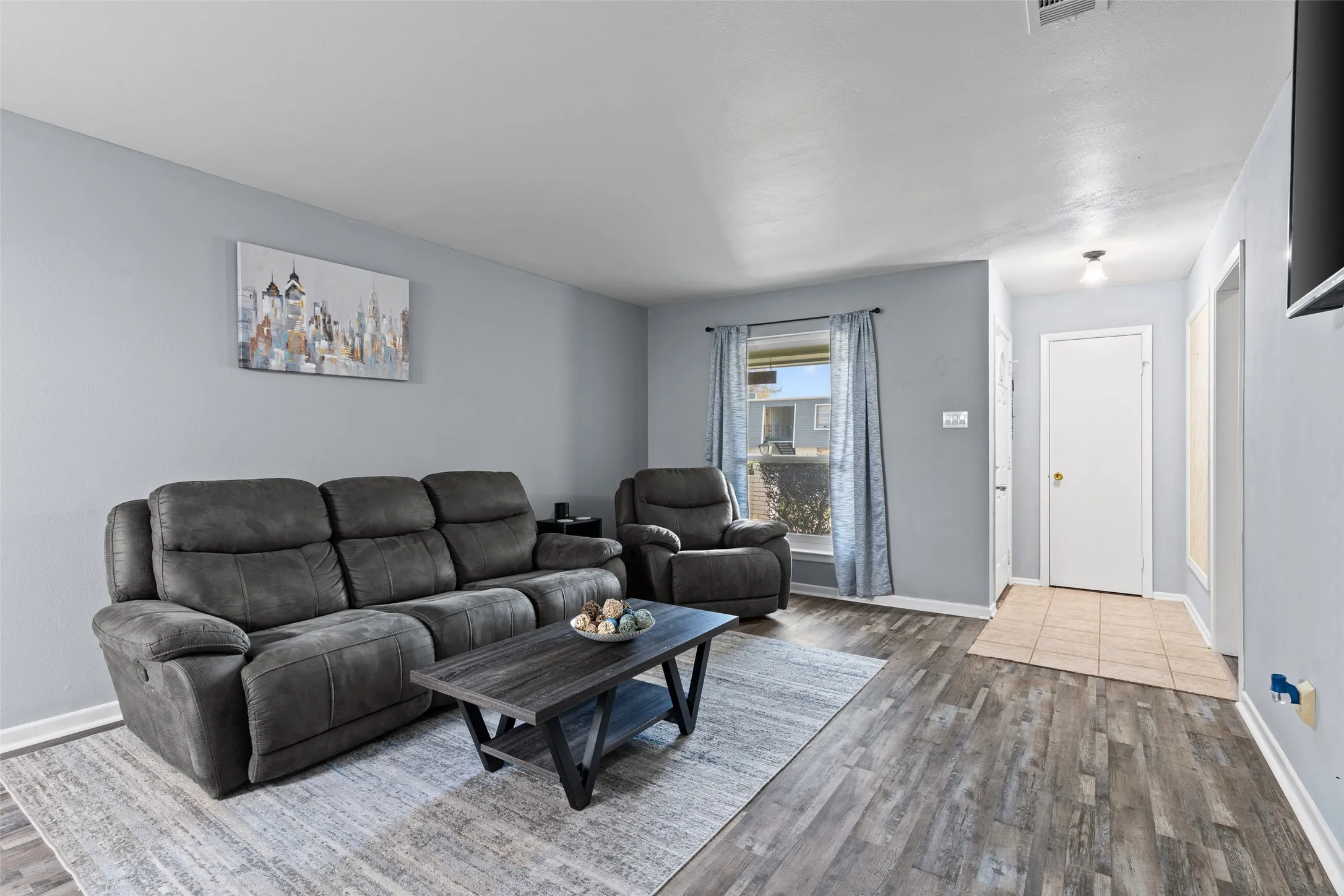 Duplex For Rent in Tarrant County , 4806 Inverness, Fort Worth, Texas 76132, 3 Bedroom, 2 Bathroom, Garage spaces, 1,524 Sqft, built in 1967, mls#21380960, Real Estate Agent in Fort Worth, Homes For Rent in Tarrant county, Homes For Rent in Fort Worth, Realtor in Fort Worth Texas, Real Estate Brokerage Independent Realty Texas, Luminita Cordes Realtor