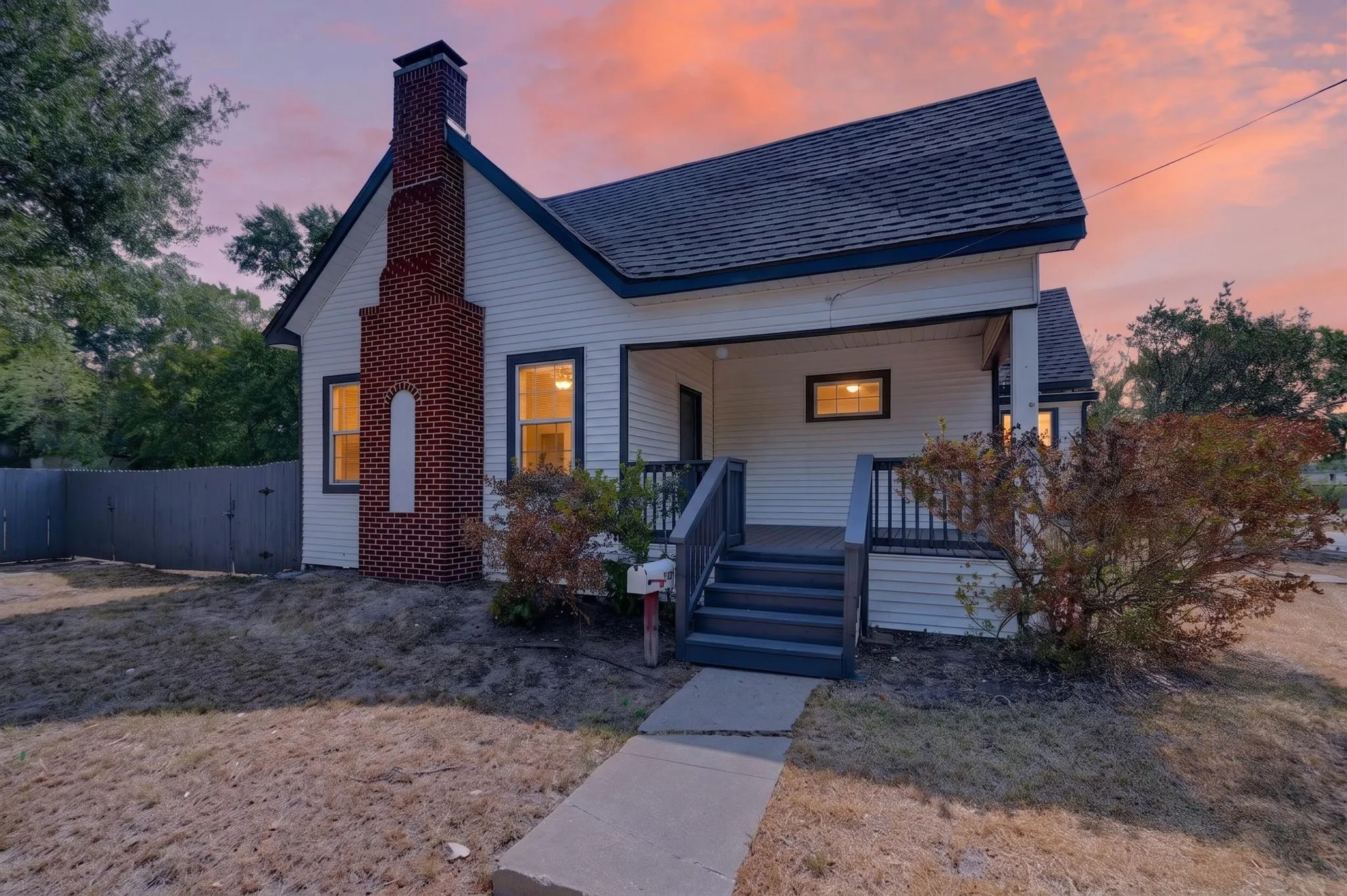Single Family Residence For Sale in Kaufman County , 200 1st Street, Terrell, Texas 75160, 3 Bedroom, 2 Bathroom, 2 Garage spaces, 1,358 Sqft, built in 1936, mls#21373143, Real Estate Agent in Terrell, Homes For Sale in Kaufman county, Homes For Sale in Terrell, Realtor in Terrell Texas, Real Estate Brokerage Independent Realty Texas, Luminita Cordes Realtor