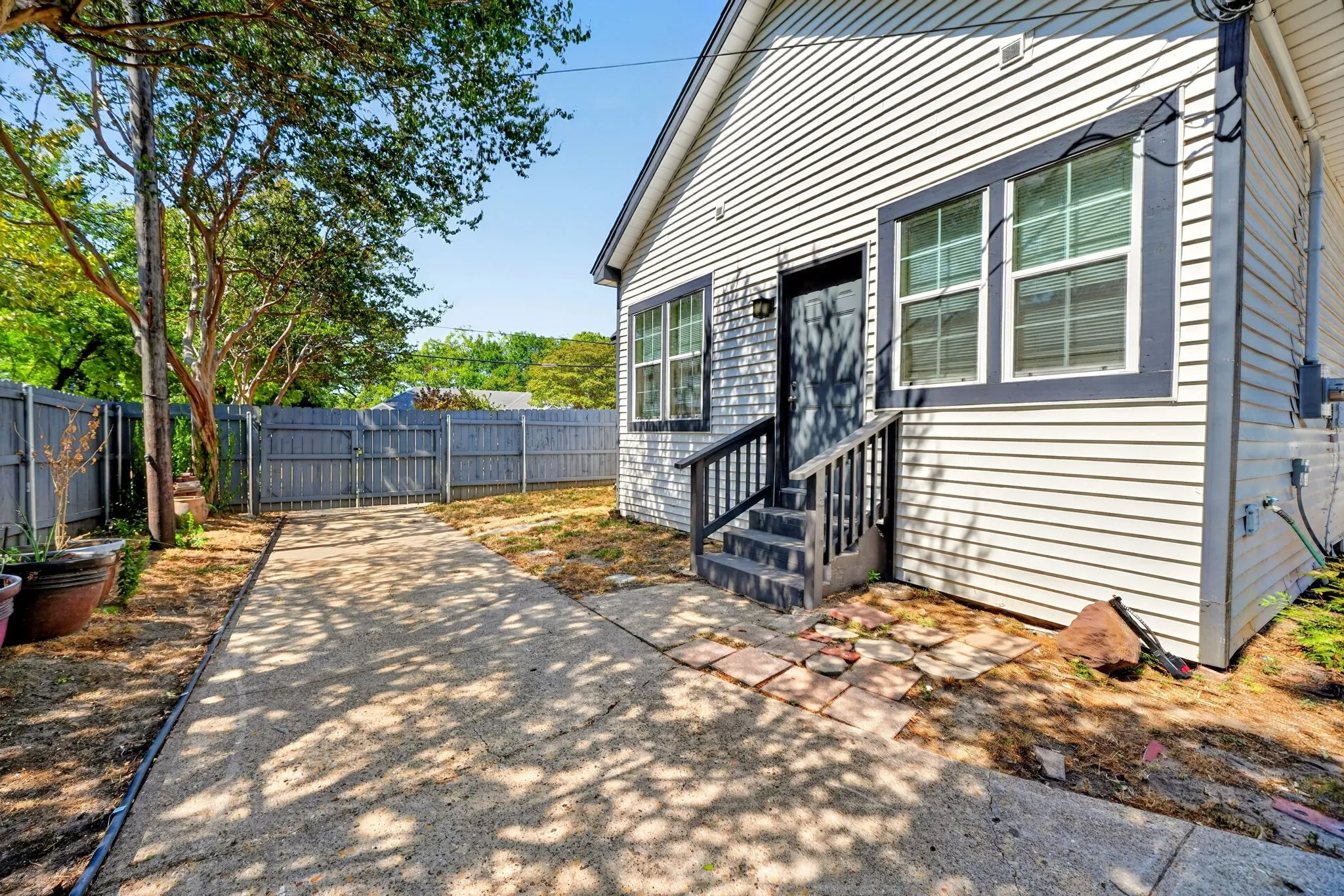 Single Family Residence For Sale in Kaufman County , 200 1st Street, Terrell, Texas 75160, 3 Bedroom, 2 Bathroom, 2 Garage spaces, 1,358 Sqft, built in 1936, mls#21373143, Real Estate Agent in Terrell, Homes For Sale in Kaufman county, Homes For Sale in Terrell, Realtor in Terrell Texas, Real Estate Brokerage Independent Realty Texas, Luminita Cordes Realtor