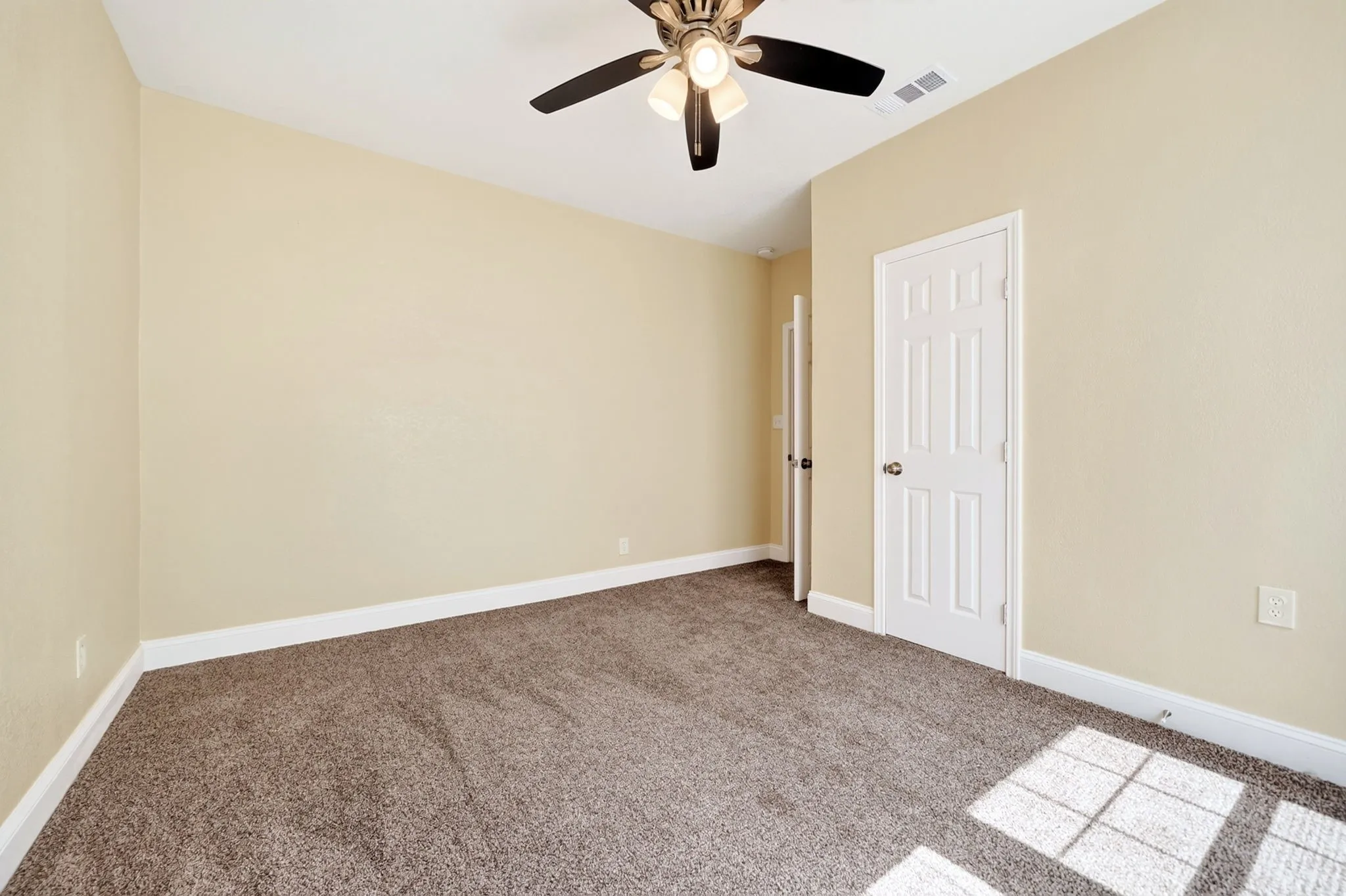 Single Family Residence For Sale in Kaufman County , 200 1st Street, Terrell, Texas 75160, 3 Bedroom, 2 Bathroom, 2 Garage spaces, 1,358 Sqft, built in 1936, mls#21373143, Real Estate Agent in Terrell, Homes For Sale in Kaufman county, Homes For Sale in Terrell, Realtor in Terrell Texas, Real Estate Brokerage Independent Realty Texas, Luminita Cordes Realtor