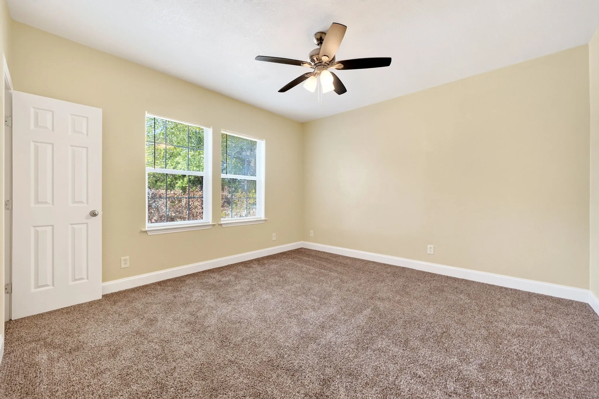 Single Family Residence For Sale in Kaufman County , 200 1st Street, Terrell, Texas 75160, 3 Bedroom, 2 Bathroom, 2 Garage spaces, 1,358 Sqft, built in 1936, mls#21373143, Real Estate Agent in Terrell, Homes For Sale in Kaufman county, Homes For Sale in Terrell, Realtor in Terrell Texas, Real Estate Brokerage Independent Realty Texas, Luminita Cordes Realtor