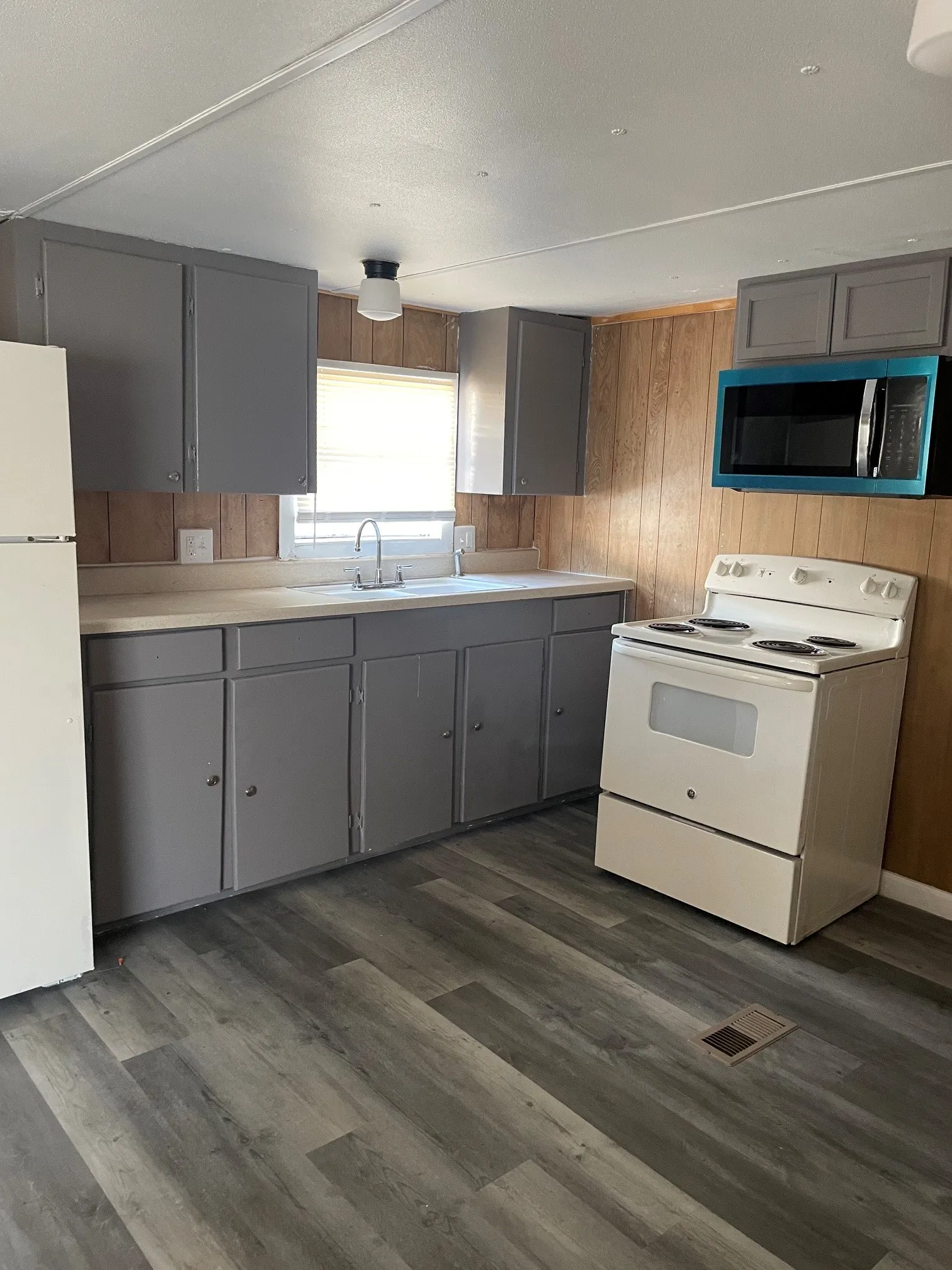 Manufactured Home For Rent in Collin County , 1309 Genoveva Lane, Anna, Texas 75409, 3 Bedroom, 2 Bathroom, Garage spaces, 924 Sqft, built in 1982, mls#21380874, Real Estate Agent in Anna, Homes For Rent in Collin county, Homes For Rent in Anna, Realtor in Anna Texas, Real Estate Brokerage Independent Realty Texas, Luminita Cordes Realtor