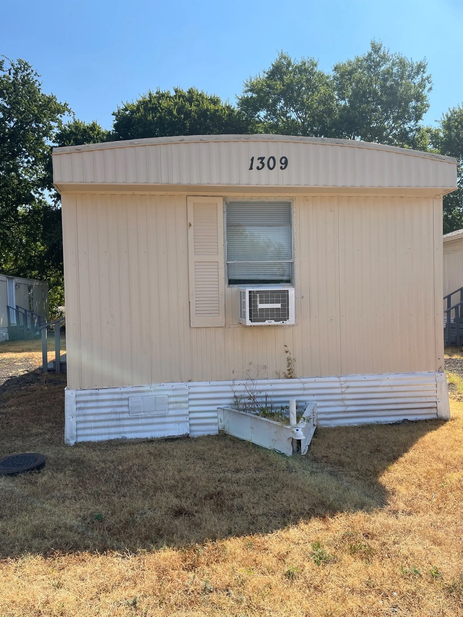 Manufactured Home For Rent in Collin County , 1309 Genoveva Lane, Anna, Texas 75409, 3 Bedroom, 2 Bathroom, Garage spaces, 924 Sqft, built in 1982, mls#21380874, Real Estate Agent in Anna, Homes For Rent in Collin county, Homes For Rent in Anna, Realtor in Anna Texas, Real Estate Brokerage Independent Realty Texas, Luminita Cordes Realtor