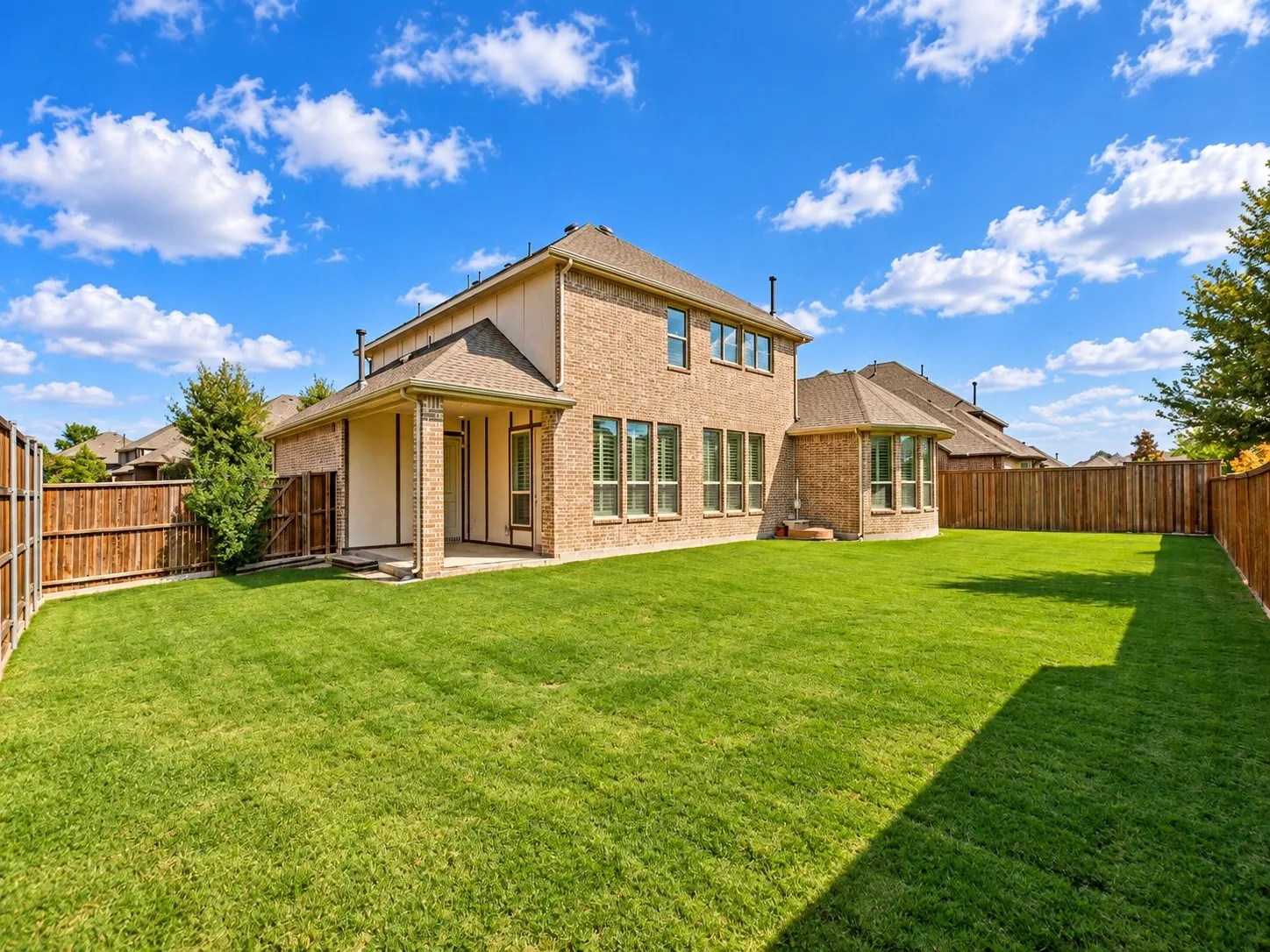 Single Family Residence For Sale in Collin County , 204 Whitewing Lane, Murphy, Texas 75094, 5 Bedroom, 4 Bathroom, 3 Garage spaces, 3,255 Sqft, built in 2015, mls#21380972, Real Estate Agent in Murphy, Homes For Sale in Collin county, Homes For Sale in Murphy, Realtor in Murphy Texas, Real Estate Brokerage Independent Realty Texas, Luminita Cordes Realtor