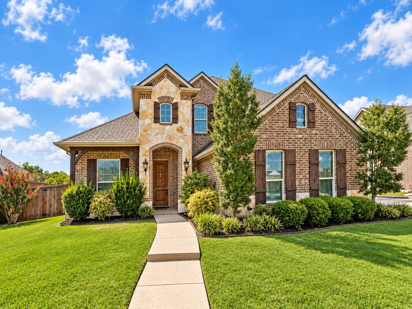 Single Family Residence For Sale in Collin County , 204 Whitewing Lane, Murphy, Texas 75094, 5 Bedroom, 4 Bathroom, 3 Garage spaces, 3,255 Sqft, built in 2015, mls#21380972, Real Estate Agent in Murphy, Homes For Sale in Collin county, Homes For Sale in Murphy, Realtor in Murphy Texas, Real Estate Brokerage Independent Realty Texas, Luminita Cordes Realtor