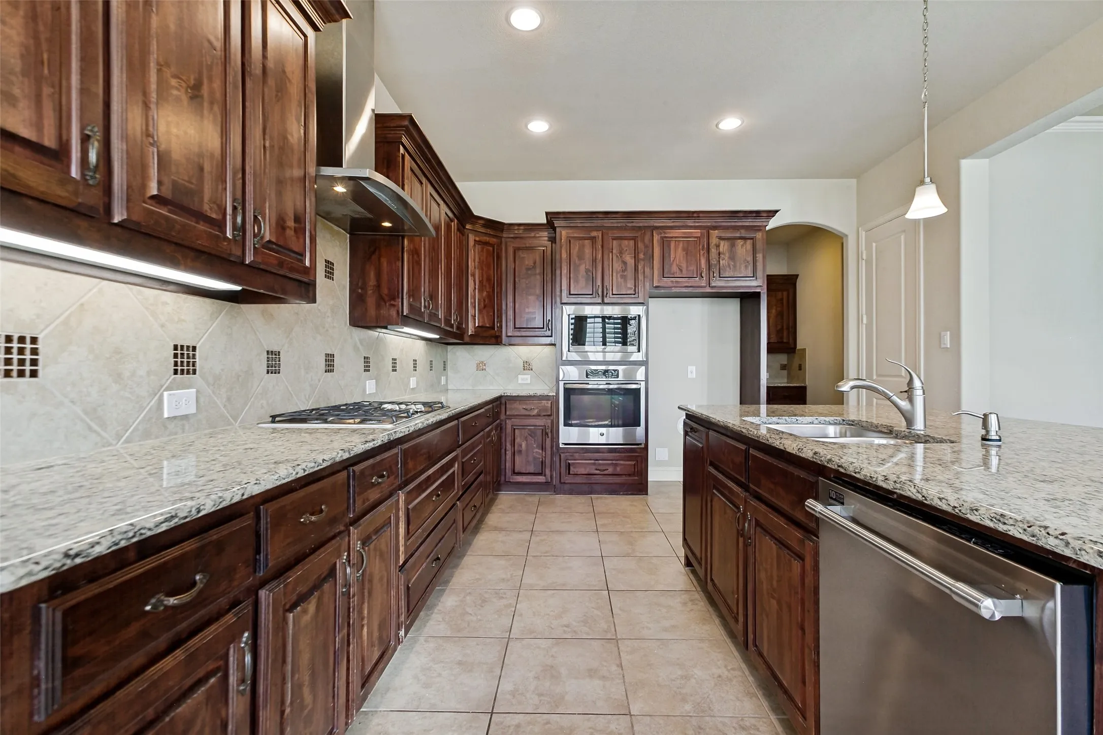 Single Family Residence For Sale in Collin County , 204 Whitewing Lane, Murphy, Texas 75094, 5 Bedroom, 4 Bathroom, 3 Garage spaces, 3,255 Sqft, built in 2015, mls#21380972, Real Estate Agent in Murphy, Homes For Sale in Collin county, Homes For Sale in Murphy, Realtor in Murphy Texas, Real Estate Brokerage Independent Realty Texas, Luminita Cordes Realtor