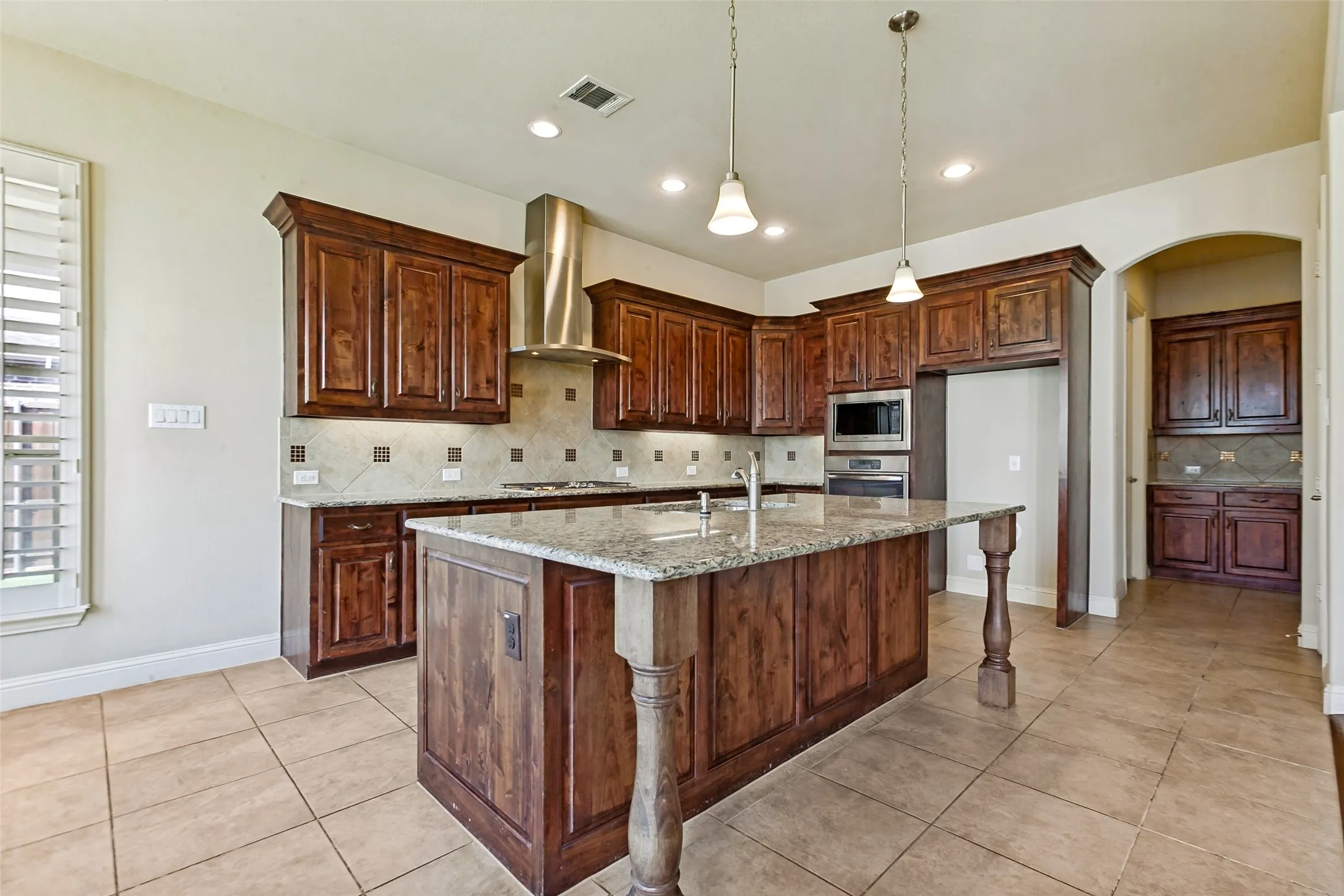 Single Family Residence For Sale in Collin County , 204 Whitewing Lane, Murphy, Texas 75094, 5 Bedroom, 4 Bathroom, 3 Garage spaces, 3,255 Sqft, built in 2015, mls#21380972, Real Estate Agent in Murphy, Homes For Sale in Collin county, Homes For Sale in Murphy, Realtor in Murphy Texas, Real Estate Brokerage Independent Realty Texas, Luminita Cordes Realtor