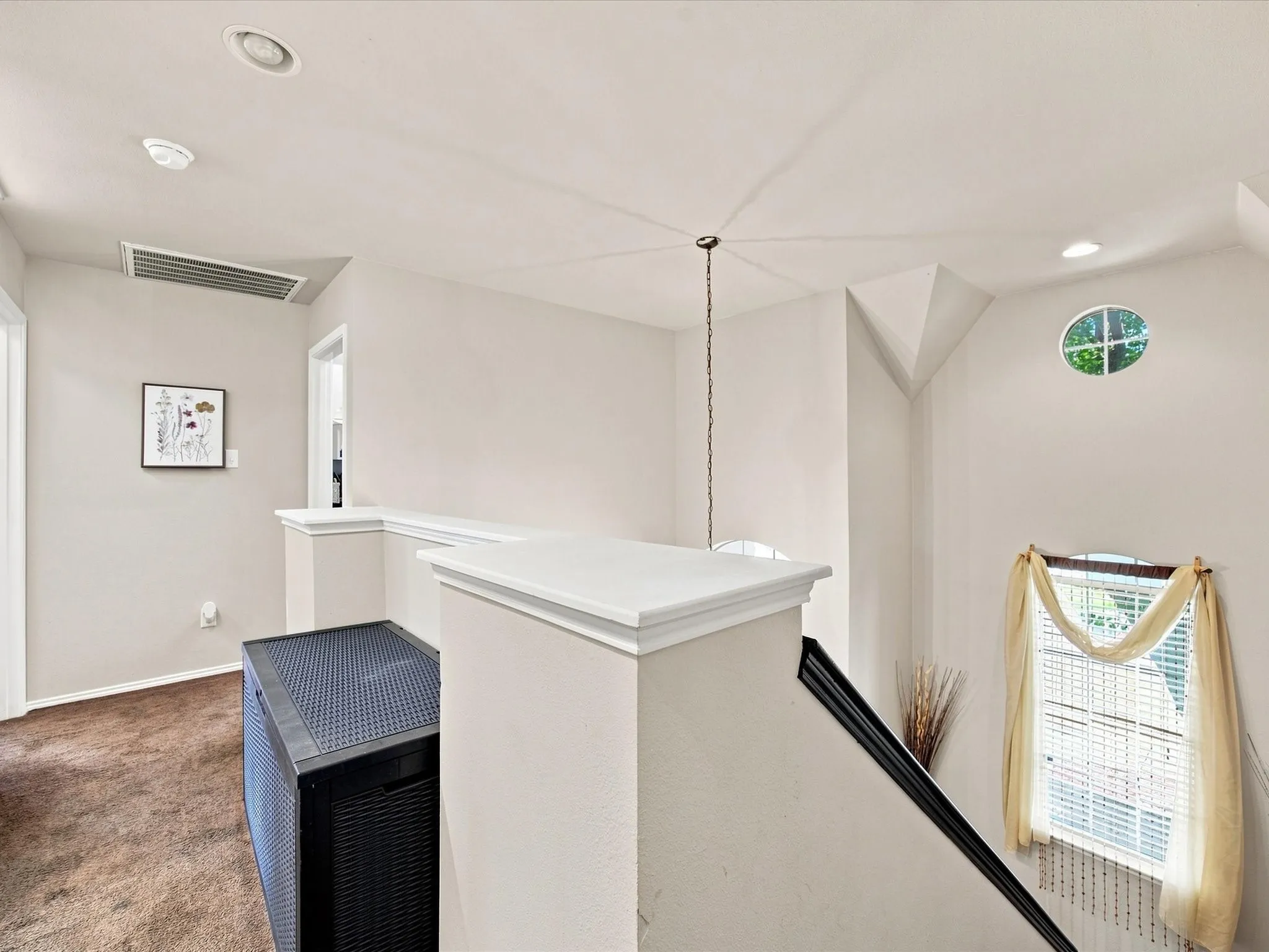 Single Family Residence For Sale in Tarrant County , 302 Republic Lane, Euless, Texas 76040, 3 Bedroom, 3 Bathroom, 2 Garage spaces, 1,808 Sqft, built in 2003, mls#21380630, Real Estate Agent in Euless, Homes For Sale in Tarrant county, Homes For Sale in Euless, Realtor in Euless Texas, Real Estate Brokerage Independent Realty Texas, Luminita Cordes Realtor