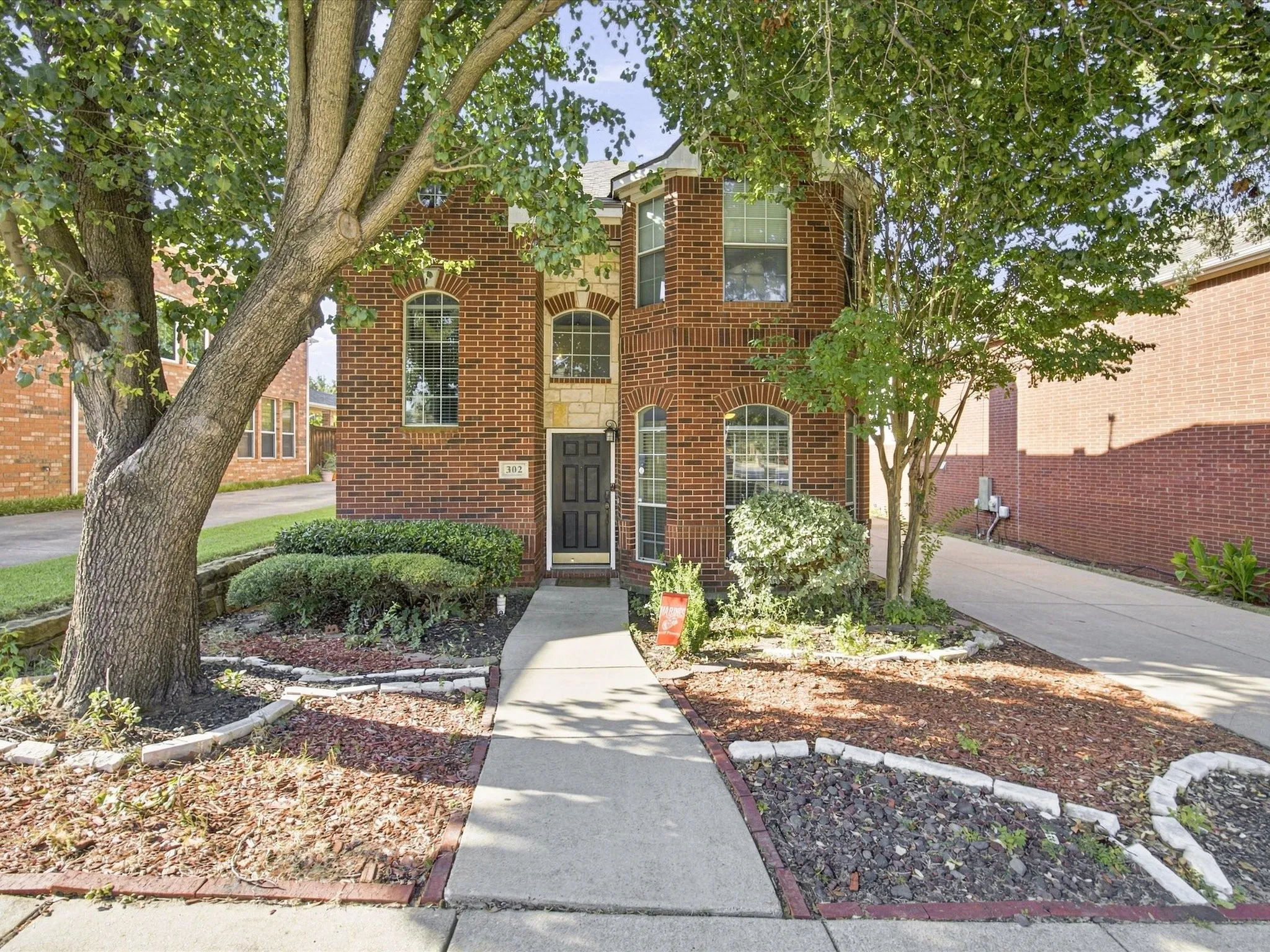 Single Family Residence For Sale in Tarrant County , 302 Republic Lane, Euless, Texas 76040, 3 Bedroom, 3 Bathroom, 2 Garage spaces, 1,808 Sqft, built in 2003, mls#21380630, Real Estate Agent in Euless, Homes For Sale in Tarrant county, Homes For Sale in Euless, Realtor in Euless Texas, Real Estate Brokerage Independent Realty Texas, Luminita Cordes Realtor