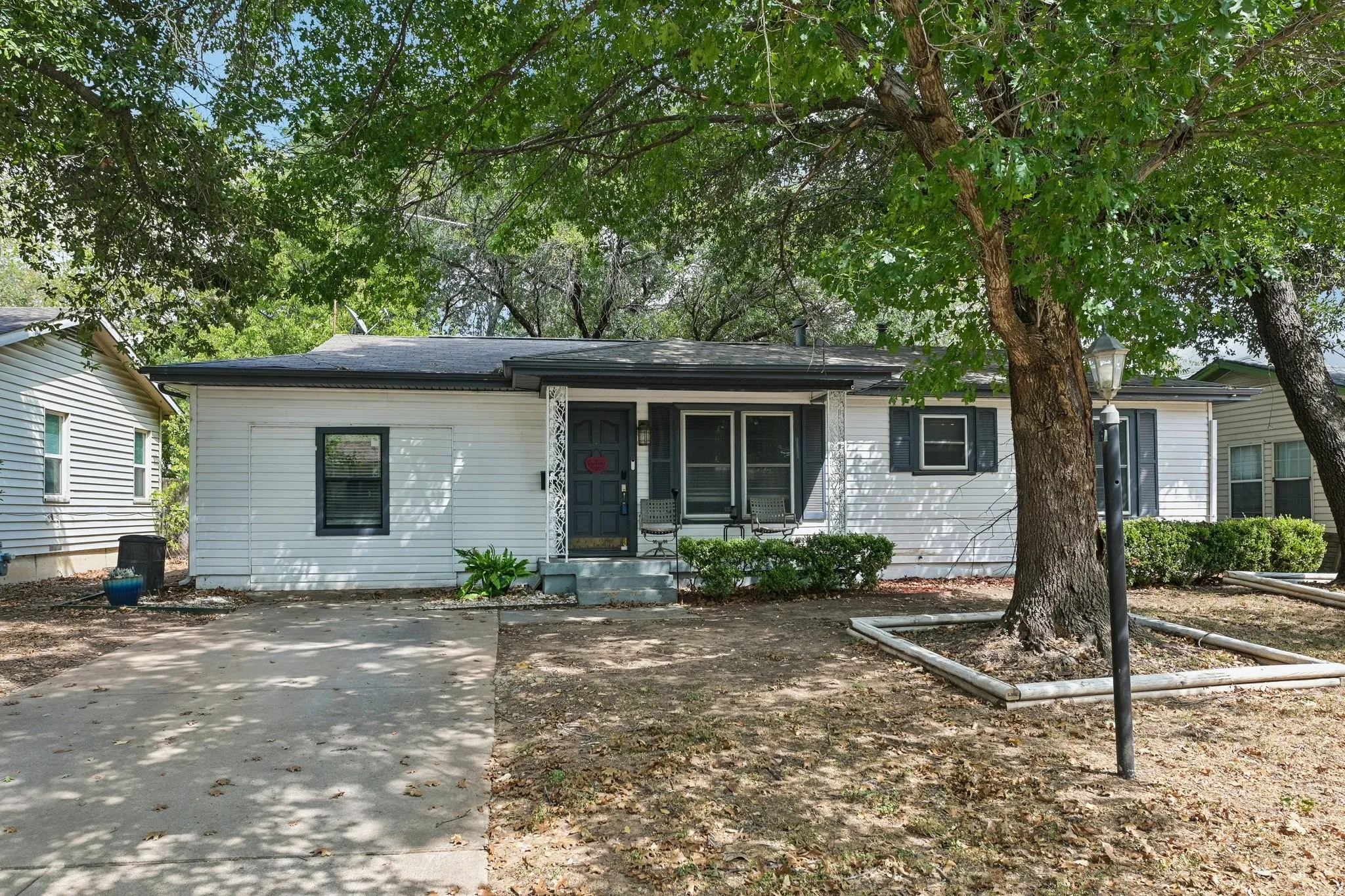Single Family Residence For Sale in Tarrant County , 3204 Aurora Street, Haltom City, Texas 76117, 4 Bedroom, 2 Bathroom, Garage spaces, 1,275 Sqft, built in 1958, mls#21374996, Real Estate Agent in Haltom City, Homes For Sale in Tarrant county, Homes For Sale in Haltom City, Realtor in Haltom City Texas, Real Estate Brokerage Independent Realty Texas, Luminita Cordes Realtor