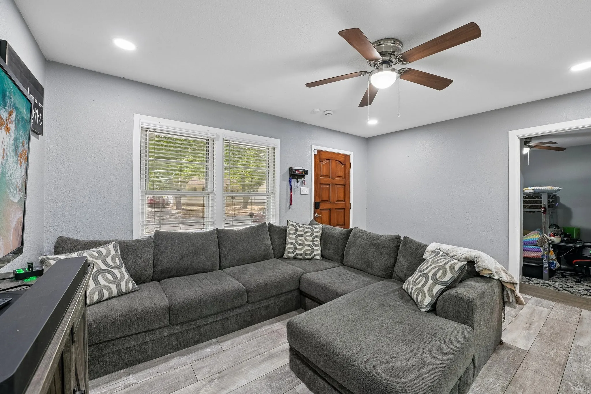 Single Family Residence For Sale in Tarrant County , 3204 Aurora Street, Haltom City, Texas 76117, 4 Bedroom, 2 Bathroom, Garage spaces, 1,275 Sqft, built in 1958, mls#21374996, Real Estate Agent in Haltom City, Homes For Sale in Tarrant county, Homes For Sale in Haltom City, Realtor in Haltom City Texas, Real Estate Brokerage Independent Realty Texas, Luminita Cordes Realtor