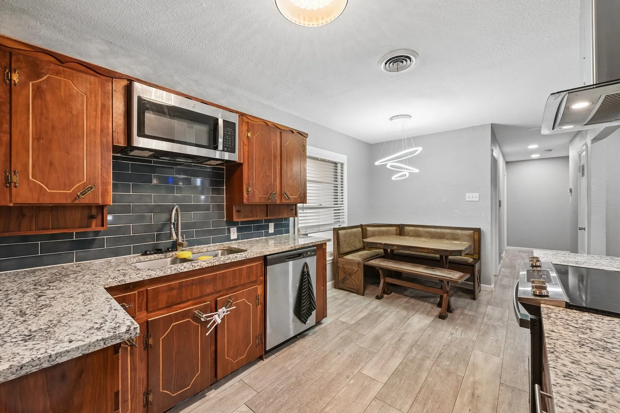 Single Family Residence For Sale in Tarrant County , 3204 Aurora Street, Haltom City, Texas 76117, 4 Bedroom, 2 Bathroom, Garage spaces, 1,275 Sqft, built in 1958, mls#21374996, Real Estate Agent in Haltom City, Homes For Sale in Tarrant county, Homes For Sale in Haltom City, Realtor in Haltom City Texas, Real Estate Brokerage Independent Realty Texas, Luminita Cordes Realtor