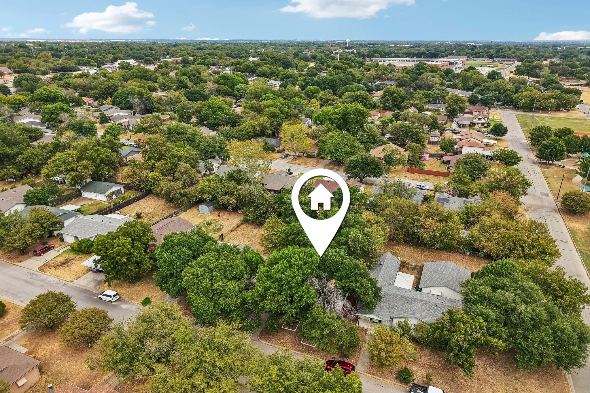 Single Family Residence For Sale in Tarrant County , 3204 Aurora Street, Haltom City, Texas 76117, 4 Bedroom, 2 Bathroom, Garage spaces, 1,275 Sqft, built in 1958, mls#21374996, Real Estate Agent in Haltom City, Homes For Sale in Tarrant county, Homes For Sale in Haltom City, Realtor in Haltom City Texas, Real Estate Brokerage Independent Realty Texas, Luminita Cordes Realtor