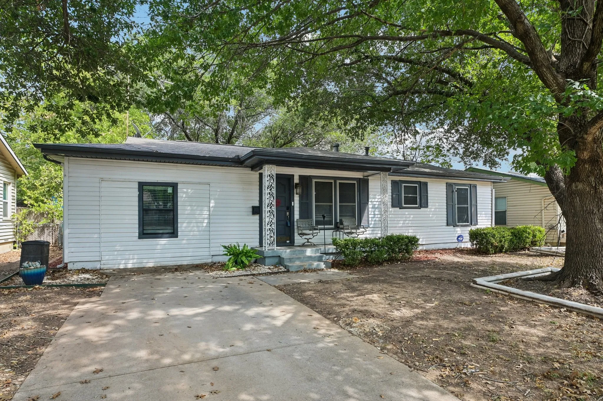Single Family Residence For Sale in Tarrant County , 3204 Aurora Street, Haltom City, Texas 76117, 4 Bedroom, 2 Bathroom, Garage spaces, 1,275 Sqft, built in 1958, mls#21374996, Real Estate Agent in Haltom City, Homes For Sale in Tarrant county, Homes For Sale in Haltom City, Realtor in Haltom City Texas, Real Estate Brokerage Independent Realty Texas, Luminita Cordes Realtor