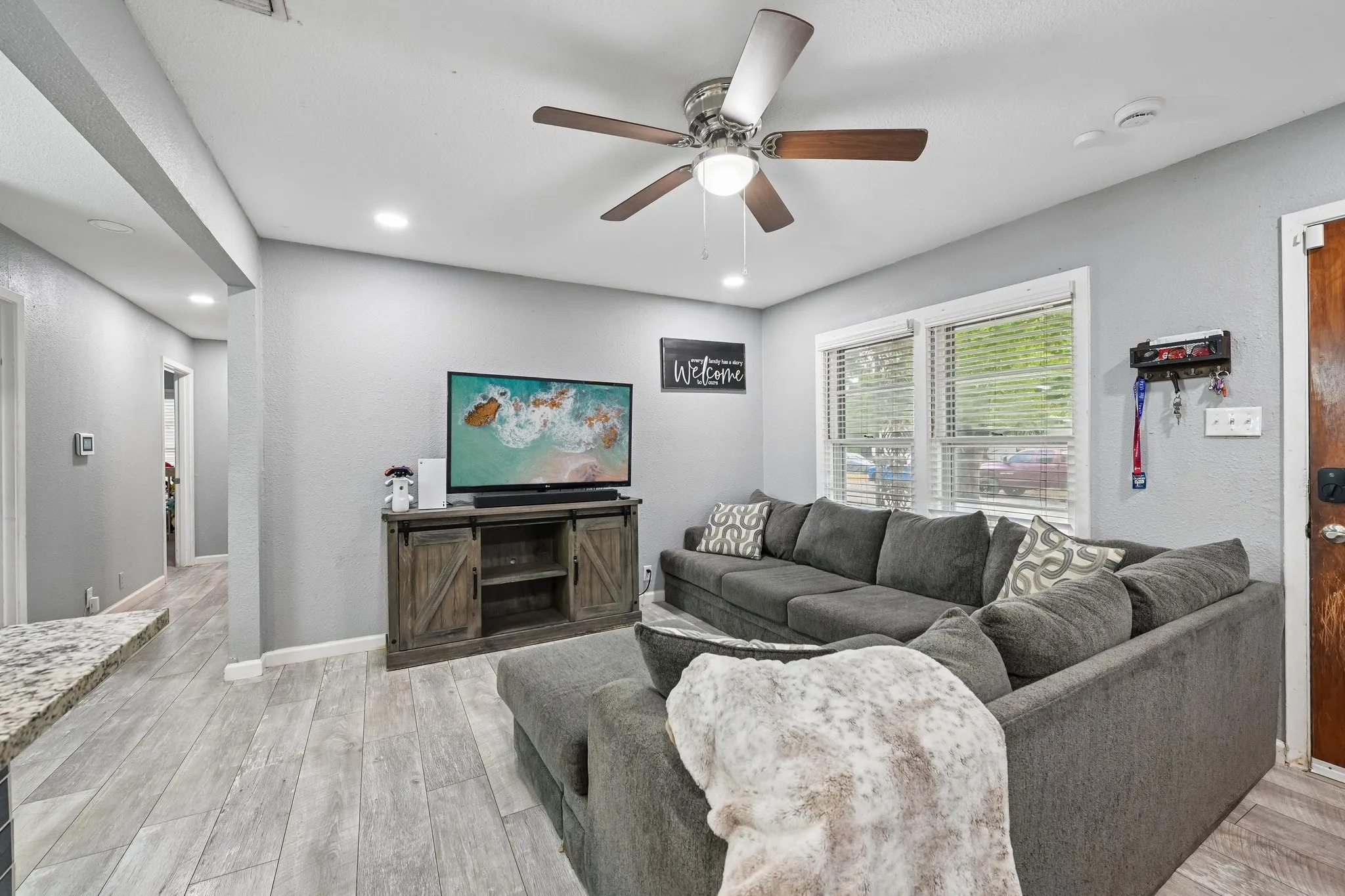 Single Family Residence For Sale in Tarrant County , 3204 Aurora Street, Haltom City, Texas 76117, 4 Bedroom, 2 Bathroom, Garage spaces, 1,275 Sqft, built in 1958, mls#21374996, Real Estate Agent in Haltom City, Homes For Sale in Tarrant county, Homes For Sale in Haltom City, Realtor in Haltom City Texas, Real Estate Brokerage Independent Realty Texas, Luminita Cordes Realtor