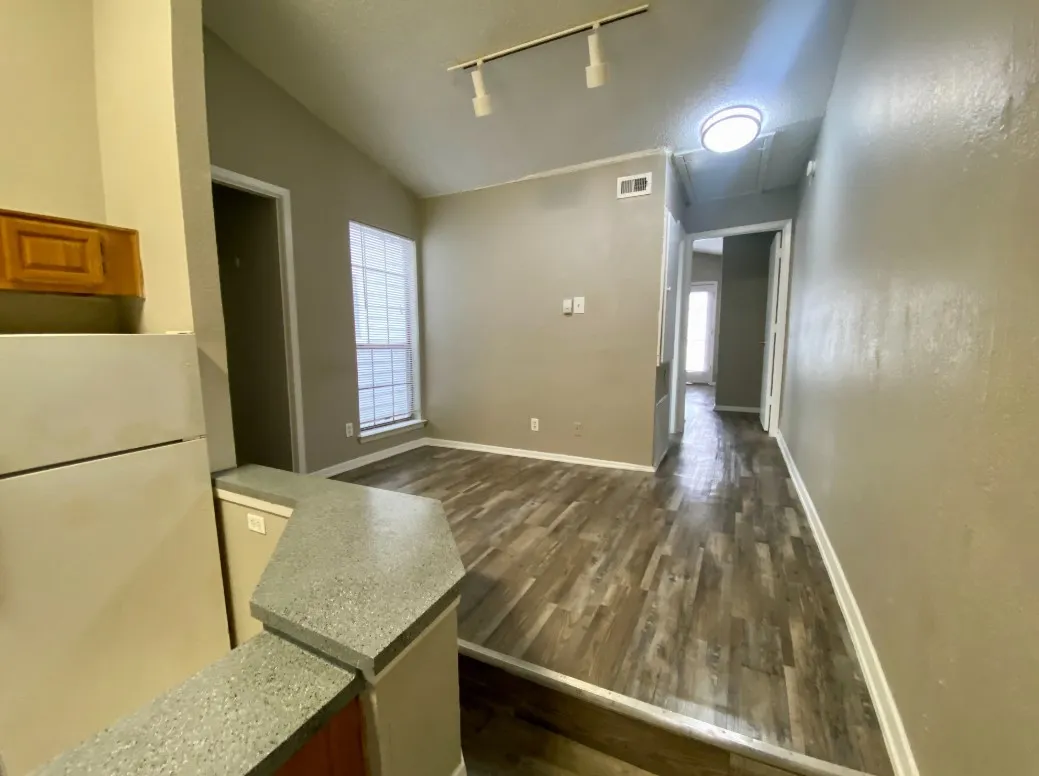 Apartment For Rent in Dallas County , 9823 Summerwood Circle 2002, Dallas, Texas 75243, 1 Bedroom, 1 Bathroom, 1 Garage spaces, 893 Sqft, built in 1985, mls#21380978, Real Estate Agent in Dallas, Homes For Rent in Dallas county, Homes For Rent in Dallas, Realtor in Dallas Texas, Real Estate Brokerage Independent Realty Texas, Luminita Cordes Realtor