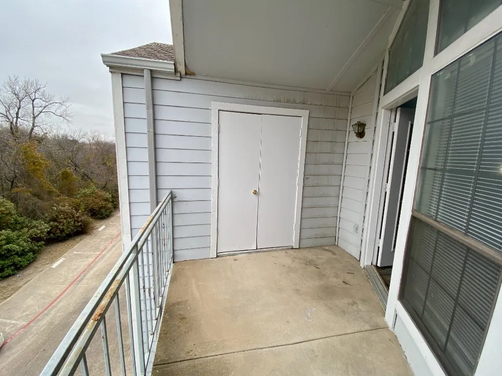 Apartment For Rent in Dallas County , 9823 Summerwood Circle 2002, Dallas, Texas 75243, 1 Bedroom, 1 Bathroom, 1 Garage spaces, 893 Sqft, built in 1985, mls#21380978, Real Estate Agent in Dallas, Homes For Rent in Dallas county, Homes For Rent in Dallas, Realtor in Dallas Texas, Real Estate Brokerage Independent Realty Texas, Luminita Cordes Realtor