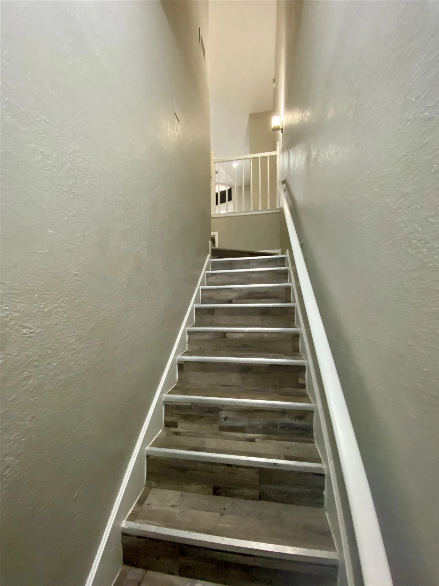 Apartment For Rent in Dallas County , 9823 Summerwood Circle 2002, Dallas, Texas 75243, 1 Bedroom, 1 Bathroom, 1 Garage spaces, 893 Sqft, built in 1985, mls#21380978, Real Estate Agent in Dallas, Homes For Rent in Dallas county, Homes For Rent in Dallas, Realtor in Dallas Texas, Real Estate Brokerage Independent Realty Texas, Luminita Cordes Realtor