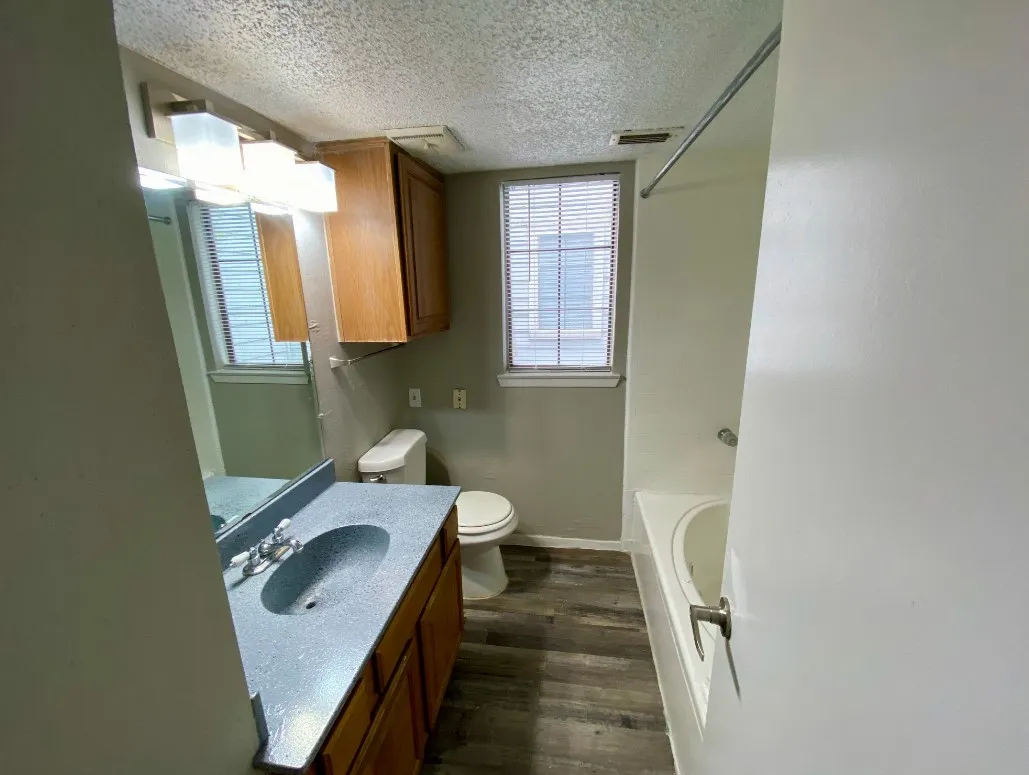 Apartment For Rent in Dallas County , 9823 Summerwood Circle 2002, Dallas, Texas 75243, 1 Bedroom, 1 Bathroom, 1 Garage spaces, 893 Sqft, built in 1985, mls#21380978, Real Estate Agent in Dallas, Homes For Rent in Dallas county, Homes For Rent in Dallas, Realtor in Dallas Texas, Real Estate Brokerage Independent Realty Texas, Luminita Cordes Realtor