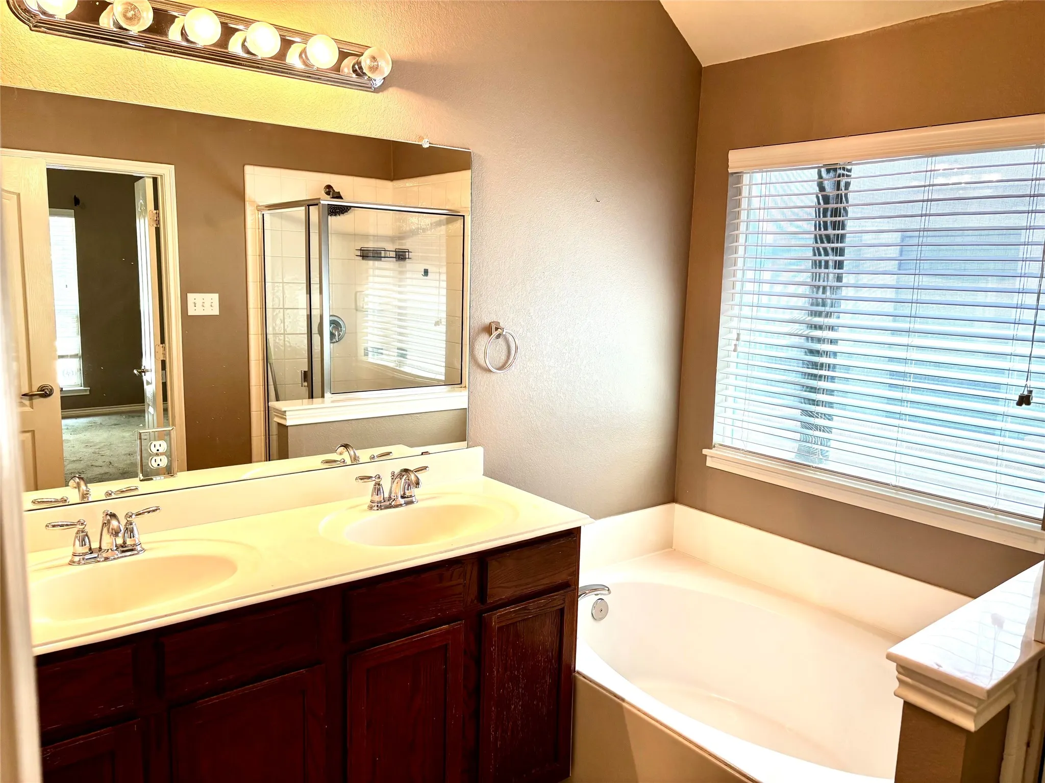 Single Family Residence For Rent in Denton County , 1512 Continental Congress Parkway, Savannah, Texas 76227, 4 Bedroom, 2 Bathroom, 2 Garage spaces, 1,657 Sqft, built in 2007, mls#21377823, Real Estate Agent in Savannah, Homes For Rent in Denton county, Homes For Rent in Savannah, Realtor in Savannah Texas, Real Estate Brokerage Independent Realty Texas, Luminita Cordes Realtor