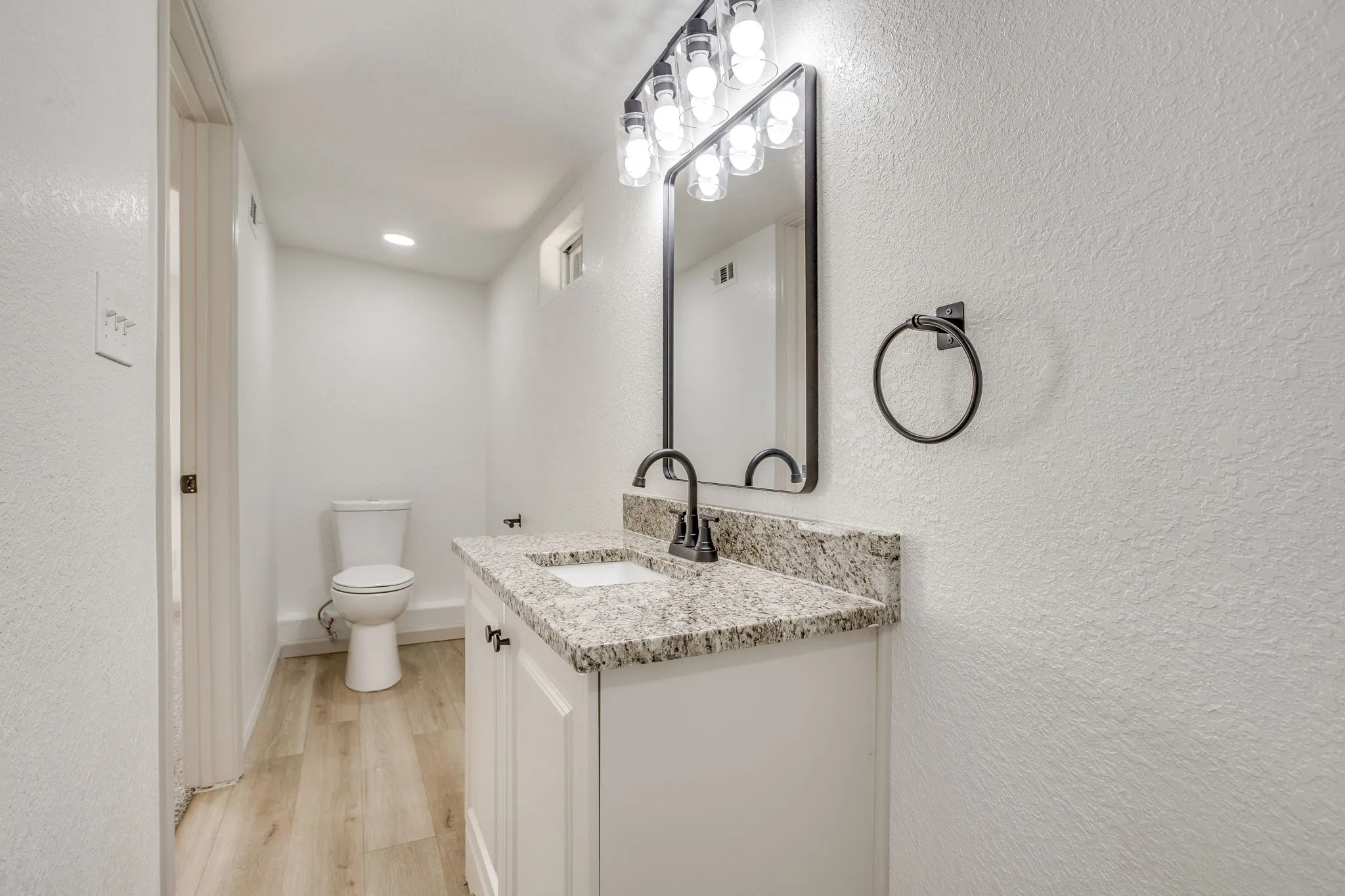 Single Family Residence For Sale in Johnson County , 407 Ada Street, Cleburne, Texas 76031, 3 Bedroom, 2 Bathroom, Garage spaces, 1,136 Sqft, built in 1953, mls#21380566, Real Estate Agent in Cleburne, Homes For Sale in Johnson county, Homes For Sale in Cleburne, Realtor in Cleburne Texas, Real Estate Brokerage Independent Realty Texas, Luminita Cordes Realtor