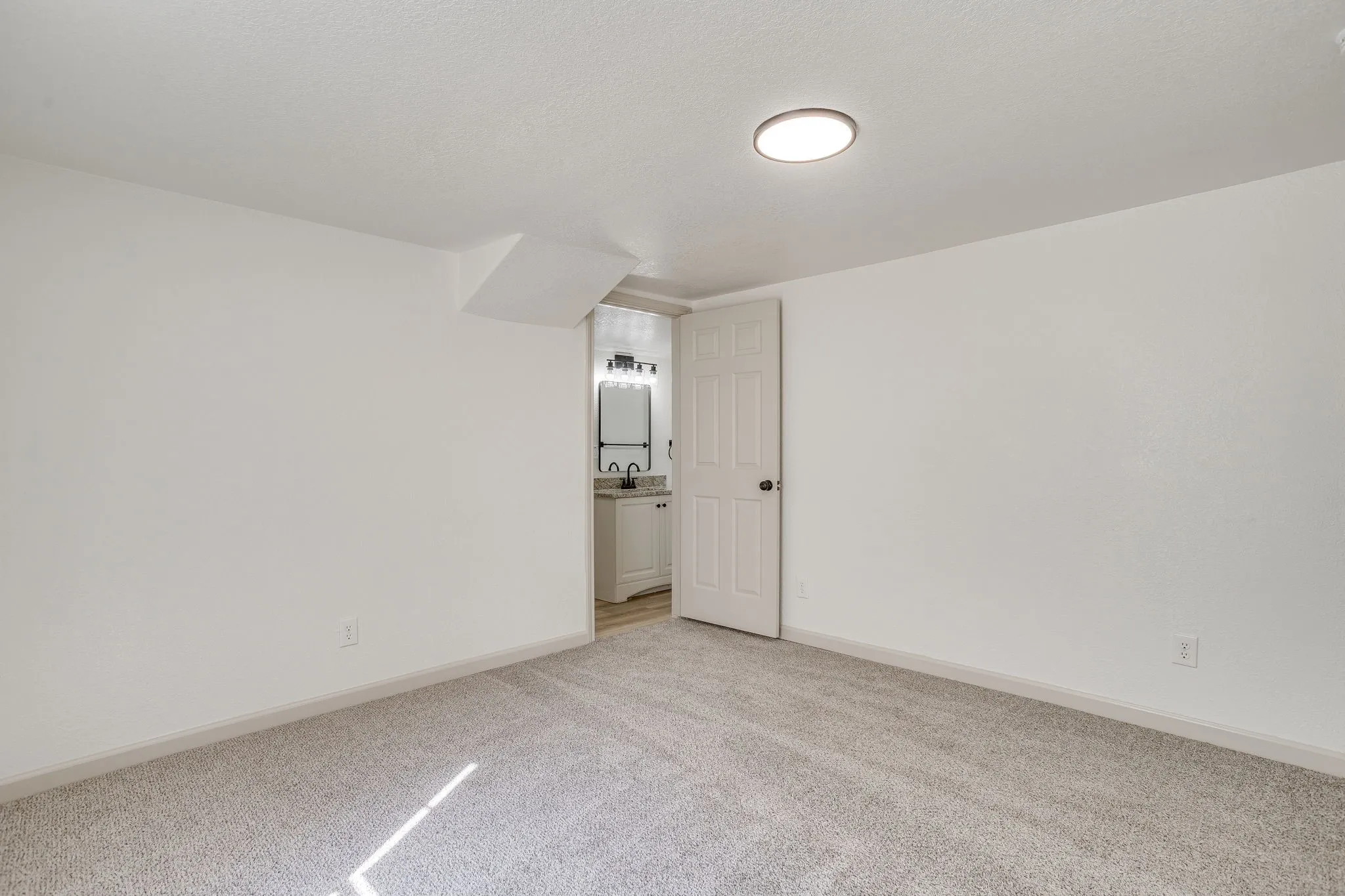 Single Family Residence For Sale in Johnson County , 407 Ada Street, Cleburne, Texas 76031, 3 Bedroom, 2 Bathroom, Garage spaces, 1,136 Sqft, built in 1953, mls#21380566, Real Estate Agent in Cleburne, Homes For Sale in Johnson county, Homes For Sale in Cleburne, Realtor in Cleburne Texas, Real Estate Brokerage Independent Realty Texas, Luminita Cordes Realtor