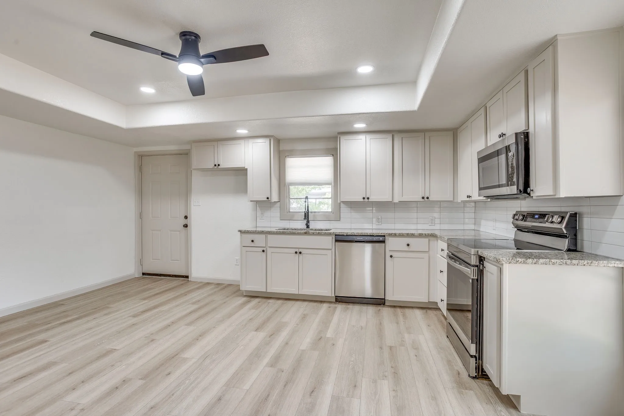 Single Family Residence For Sale in Johnson County , 407 Ada Street, Cleburne, Texas 76031, 3 Bedroom, 2 Bathroom, Garage spaces, 1,136 Sqft, built in 1953, mls#21380566, Real Estate Agent in Cleburne, Homes For Sale in Johnson county, Homes For Sale in Cleburne, Realtor in Cleburne Texas, Real Estate Brokerage Independent Realty Texas, Luminita Cordes Realtor