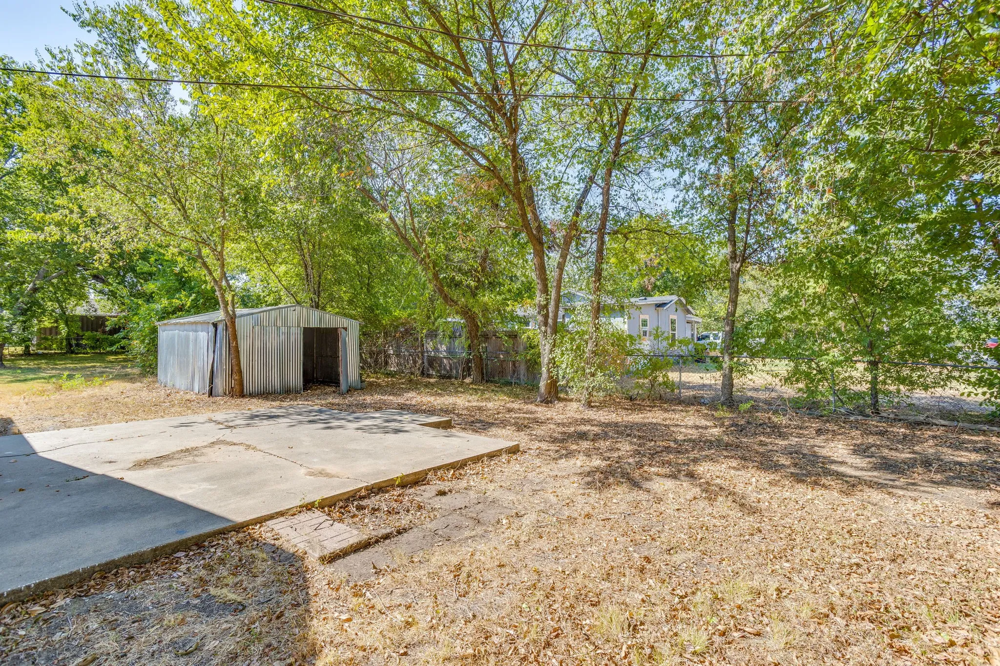 Single Family Residence For Sale in Johnson County , 407 Ada Street, Cleburne, Texas 76031, 3 Bedroom, 2 Bathroom, Garage spaces, 1,136 Sqft, built in 1953, mls#21380566, Real Estate Agent in Cleburne, Homes For Sale in Johnson county, Homes For Sale in Cleburne, Realtor in Cleburne Texas, Real Estate Brokerage Independent Realty Texas, Luminita Cordes Realtor