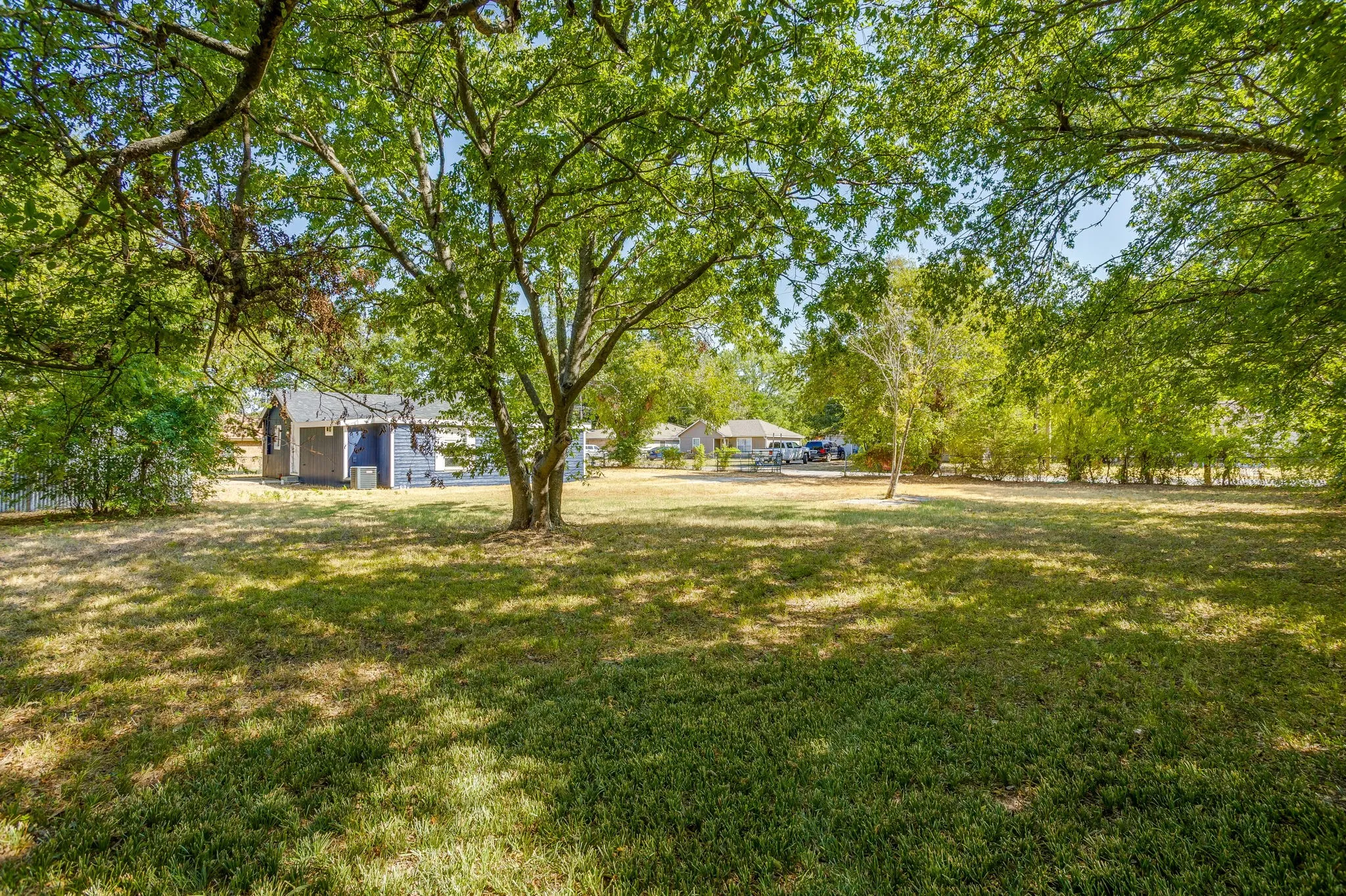 Single Family Residence For Sale in Johnson County , 407 Ada Street, Cleburne, Texas 76031, 3 Bedroom, 2 Bathroom, Garage spaces, 1,136 Sqft, built in 1953, mls#21380566, Real Estate Agent in Cleburne, Homes For Sale in Johnson county, Homes For Sale in Cleburne, Realtor in Cleburne Texas, Real Estate Brokerage Independent Realty Texas, Luminita Cordes Realtor