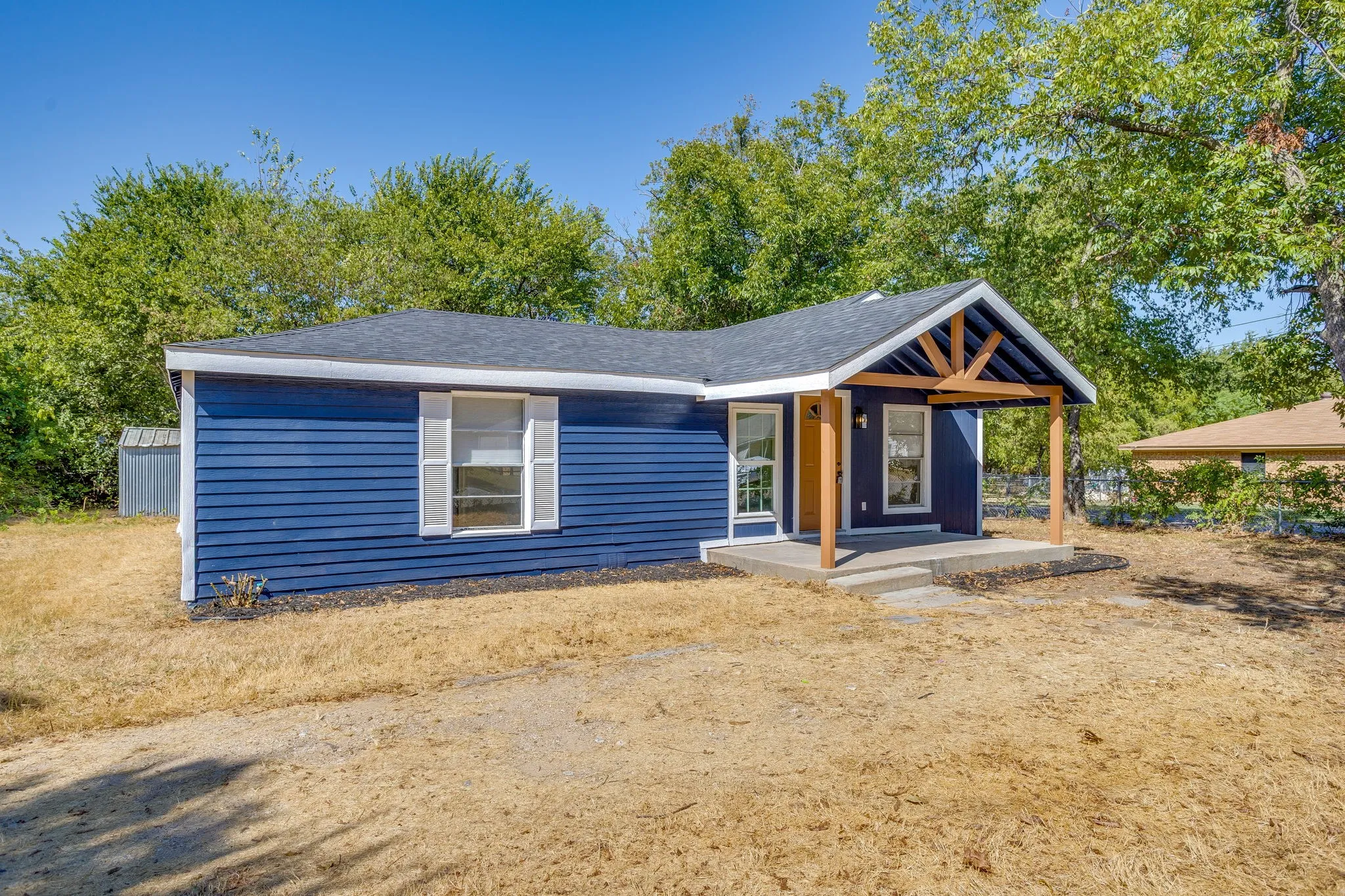 Single Family Residence For Sale in Johnson County , 407 Ada Street, Cleburne, Texas 76031, 3 Bedroom, 2 Bathroom, Garage spaces, 1,136 Sqft, built in 1953, mls#21380566, Real Estate Agent in Cleburne, Homes For Sale in Johnson county, Homes For Sale in Cleburne, Realtor in Cleburne Texas, Real Estate Brokerage Independent Realty Texas, Luminita Cordes Realtor