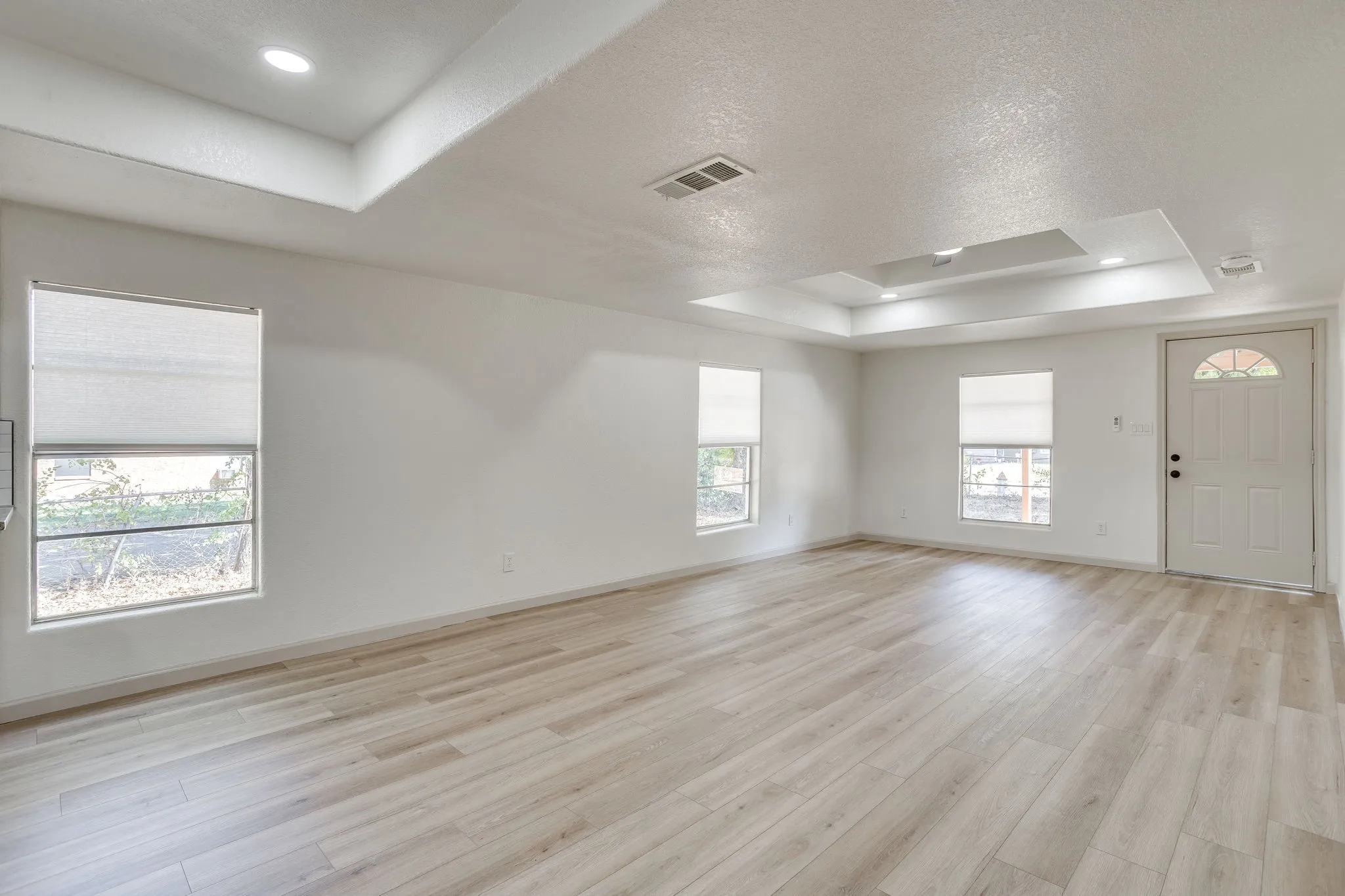 Single Family Residence For Sale in Johnson County , 407 Ada Street, Cleburne, Texas 76031, 3 Bedroom, 2 Bathroom, Garage spaces, 1,136 Sqft, built in 1953, mls#21380566, Real Estate Agent in Cleburne, Homes For Sale in Johnson county, Homes For Sale in Cleburne, Realtor in Cleburne Texas, Real Estate Brokerage Independent Realty Texas, Luminita Cordes Realtor