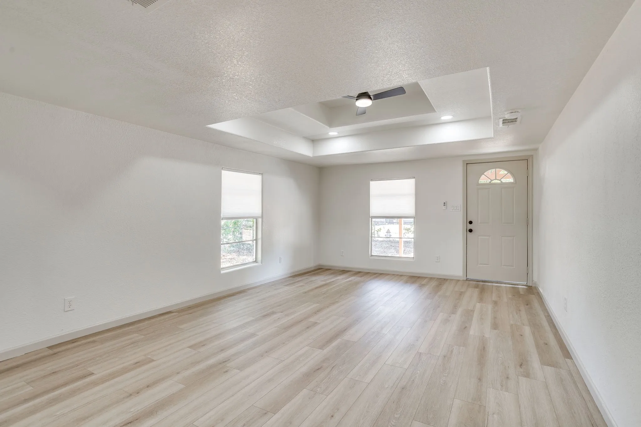 Single Family Residence For Sale in Johnson County , 407 Ada Street, Cleburne, Texas 76031, 3 Bedroom, 2 Bathroom, Garage spaces, 1,136 Sqft, built in 1953, mls#21380566, Real Estate Agent in Cleburne, Homes For Sale in Johnson county, Homes For Sale in Cleburne, Realtor in Cleburne Texas, Real Estate Brokerage Independent Realty Texas, Luminita Cordes Realtor