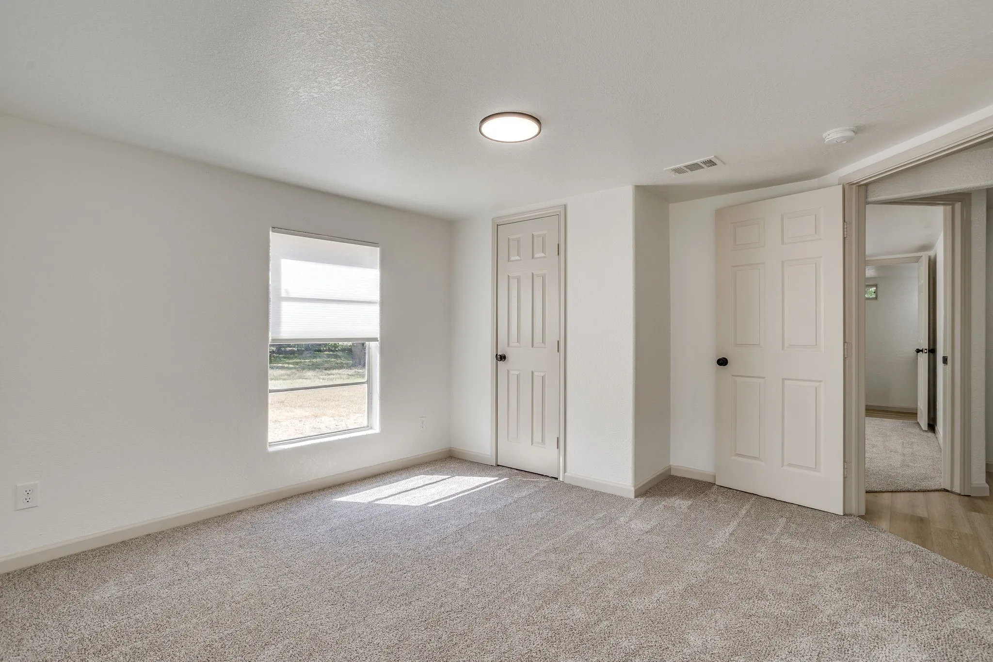 Single Family Residence For Sale in Johnson County , 407 Ada Street, Cleburne, Texas 76031, 3 Bedroom, 2 Bathroom, Garage spaces, 1,136 Sqft, built in 1953, mls#21380566, Real Estate Agent in Cleburne, Homes For Sale in Johnson county, Homes For Sale in Cleburne, Realtor in Cleburne Texas, Real Estate Brokerage Independent Realty Texas, Luminita Cordes Realtor