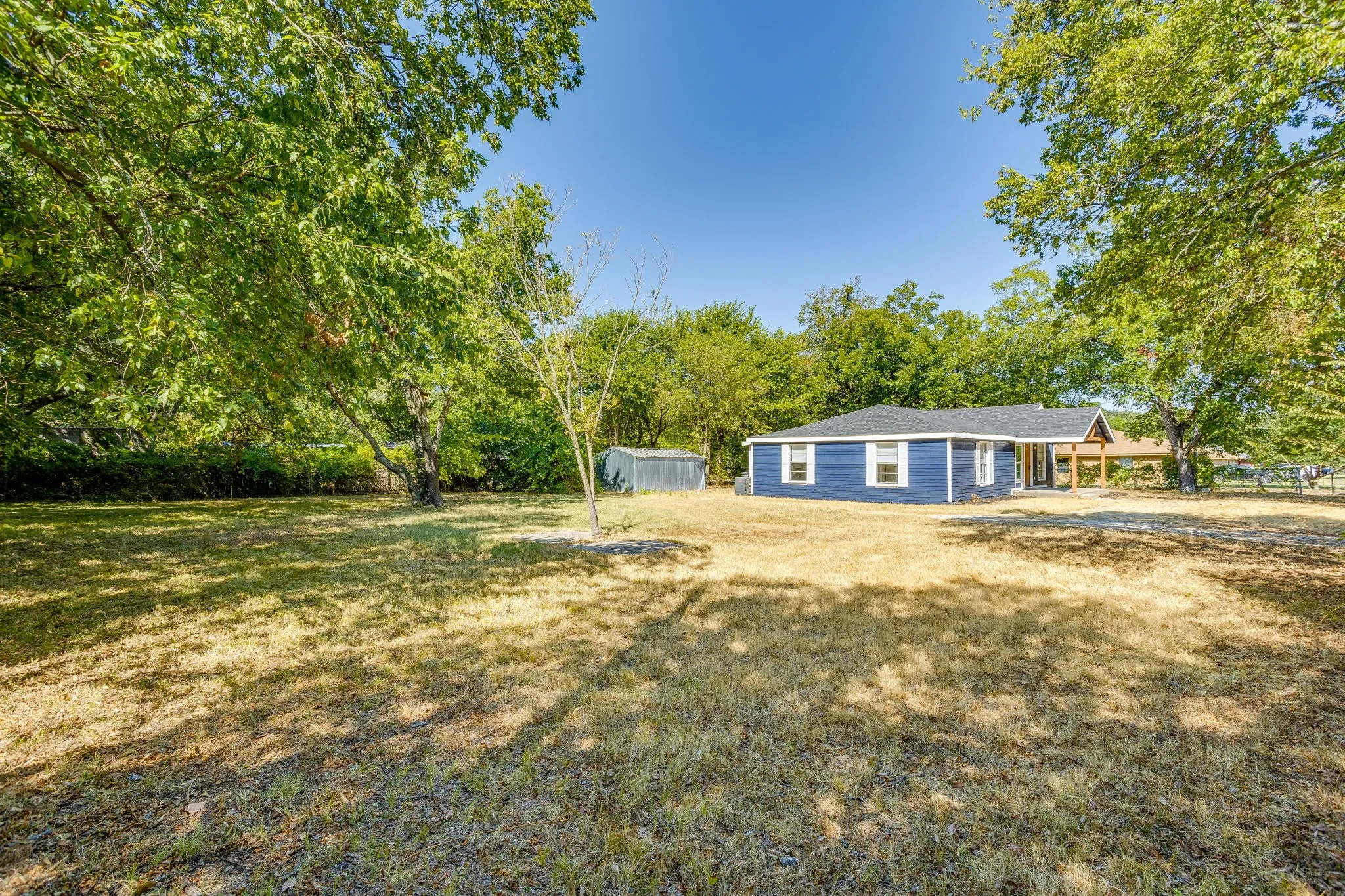 Single Family Residence For Sale in Johnson County , 407 Ada Street, Cleburne, Texas 76031, 3 Bedroom, 2 Bathroom, Garage spaces, 1,136 Sqft, built in 1953, mls#21380566, Real Estate Agent in Cleburne, Homes For Sale in Johnson county, Homes For Sale in Cleburne, Realtor in Cleburne Texas, Real Estate Brokerage Independent Realty Texas, Luminita Cordes Realtor