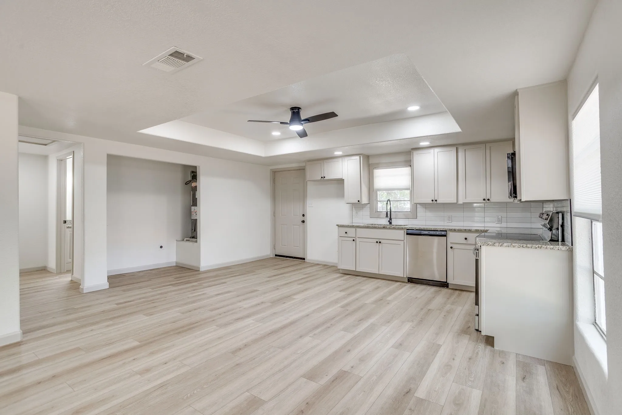Single Family Residence For Sale in Johnson County , 407 Ada Street, Cleburne, Texas 76031, 3 Bedroom, 2 Bathroom, Garage spaces, 1,136 Sqft, built in 1953, mls#21380566, Real Estate Agent in Cleburne, Homes For Sale in Johnson county, Homes For Sale in Cleburne, Realtor in Cleburne Texas, Real Estate Brokerage Independent Realty Texas, Luminita Cordes Realtor