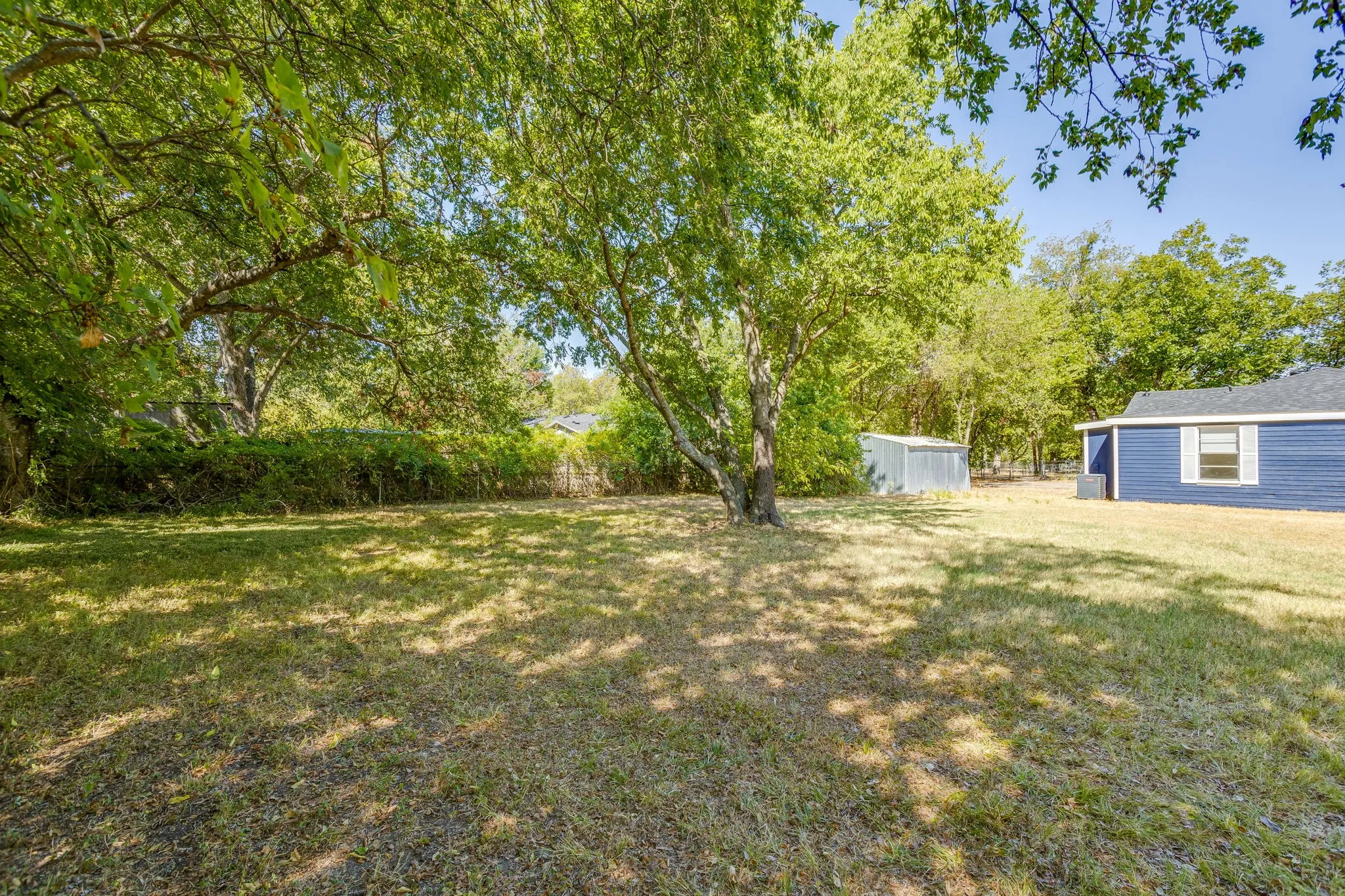 Single Family Residence For Sale in Johnson County , 407 Ada Street, Cleburne, Texas 76031, 3 Bedroom, 2 Bathroom, Garage spaces, 1,136 Sqft, built in 1953, mls#21380566, Real Estate Agent in Cleburne, Homes For Sale in Johnson county, Homes For Sale in Cleburne, Realtor in Cleburne Texas, Real Estate Brokerage Independent Realty Texas, Luminita Cordes Realtor