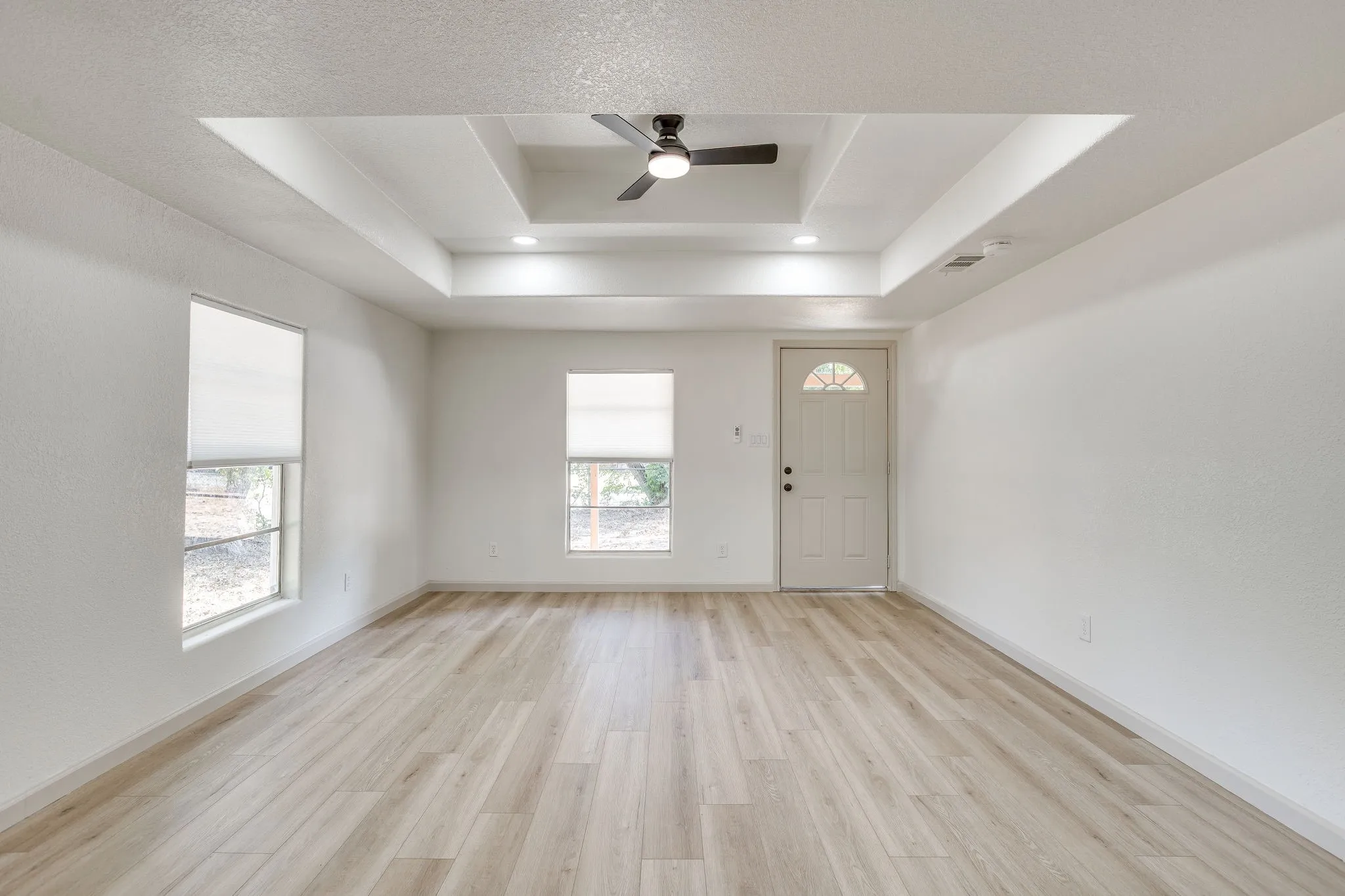 Single Family Residence For Sale in Johnson County , 407 Ada Street, Cleburne, Texas 76031, 3 Bedroom, 2 Bathroom, Garage spaces, 1,136 Sqft, built in 1953, mls#21380566, Real Estate Agent in Cleburne, Homes For Sale in Johnson county, Homes For Sale in Cleburne, Realtor in Cleburne Texas, Real Estate Brokerage Independent Realty Texas, Luminita Cordes Realtor