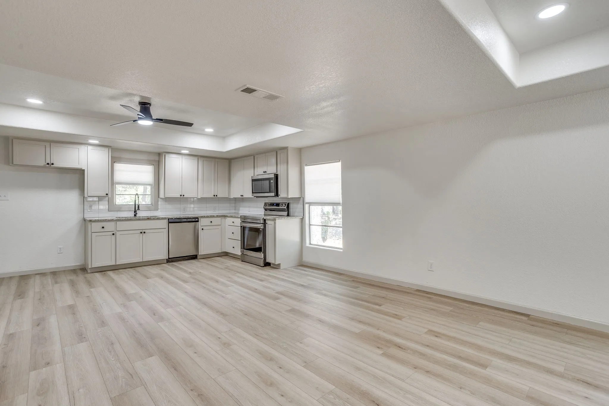 Single Family Residence For Sale in Johnson County , 407 Ada Street, Cleburne, Texas 76031, 3 Bedroom, 2 Bathroom, Garage spaces, 1,136 Sqft, built in 1953, mls#21380566, Real Estate Agent in Cleburne, Homes For Sale in Johnson county, Homes For Sale in Cleburne, Realtor in Cleburne Texas, Real Estate Brokerage Independent Realty Texas, Luminita Cordes Realtor