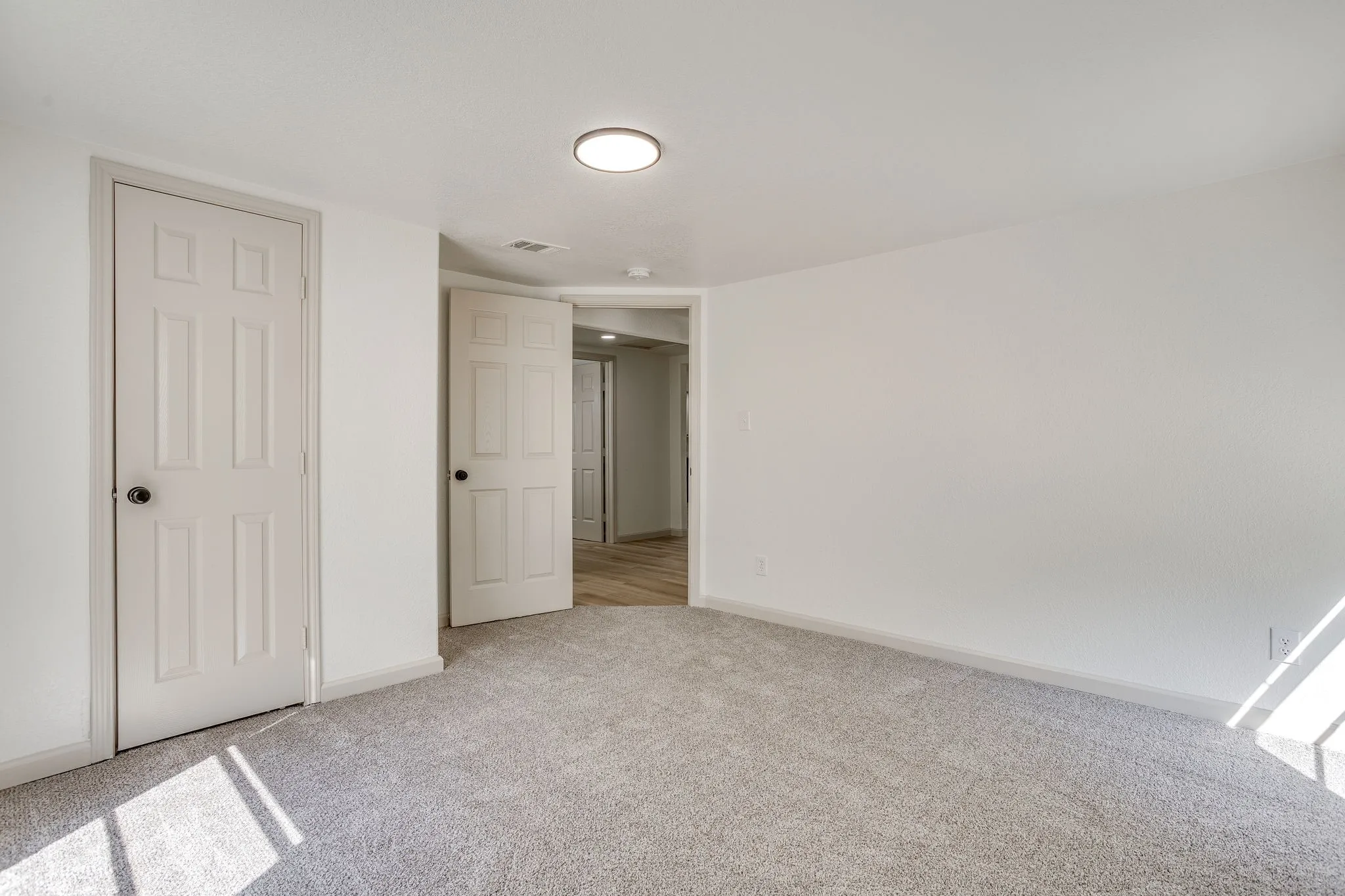 Single Family Residence For Sale in Johnson County , 407 Ada Street, Cleburne, Texas 76031, 3 Bedroom, 2 Bathroom, Garage spaces, 1,136 Sqft, built in 1953, mls#21380566, Real Estate Agent in Cleburne, Homes For Sale in Johnson county, Homes For Sale in Cleburne, Realtor in Cleburne Texas, Real Estate Brokerage Independent Realty Texas, Luminita Cordes Realtor