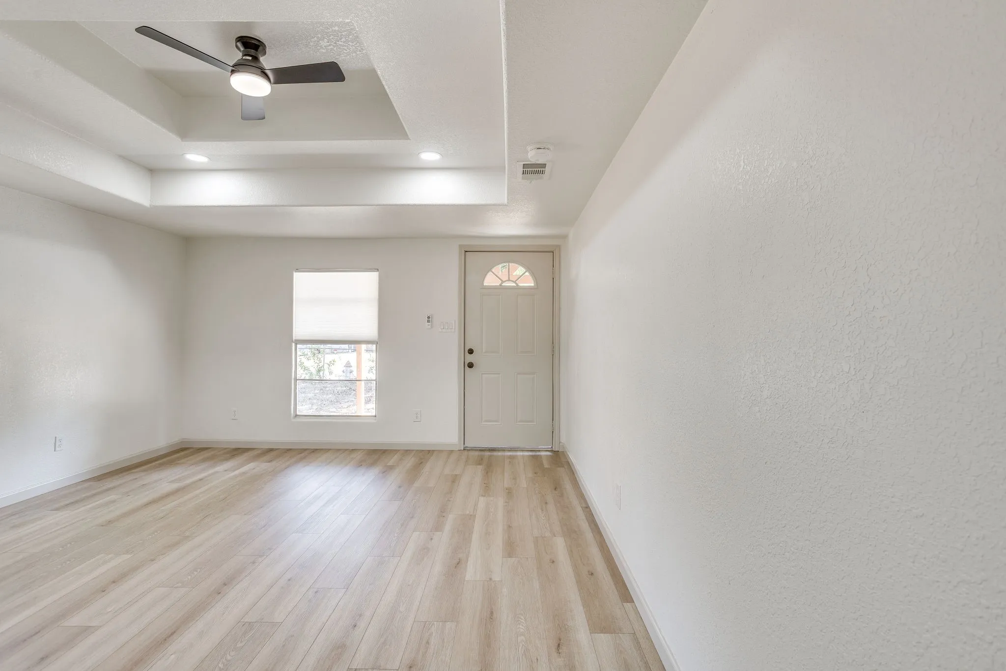 Single Family Residence For Sale in Johnson County , 407 Ada Street, Cleburne, Texas 76031, 3 Bedroom, 2 Bathroom, Garage spaces, 1,136 Sqft, built in 1953, mls#21380566, Real Estate Agent in Cleburne, Homes For Sale in Johnson county, Homes For Sale in Cleburne, Realtor in Cleburne Texas, Real Estate Brokerage Independent Realty Texas, Luminita Cordes Realtor